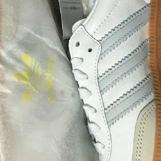 Adidas Samba OG Core White Halo Blue 착용 스타일
