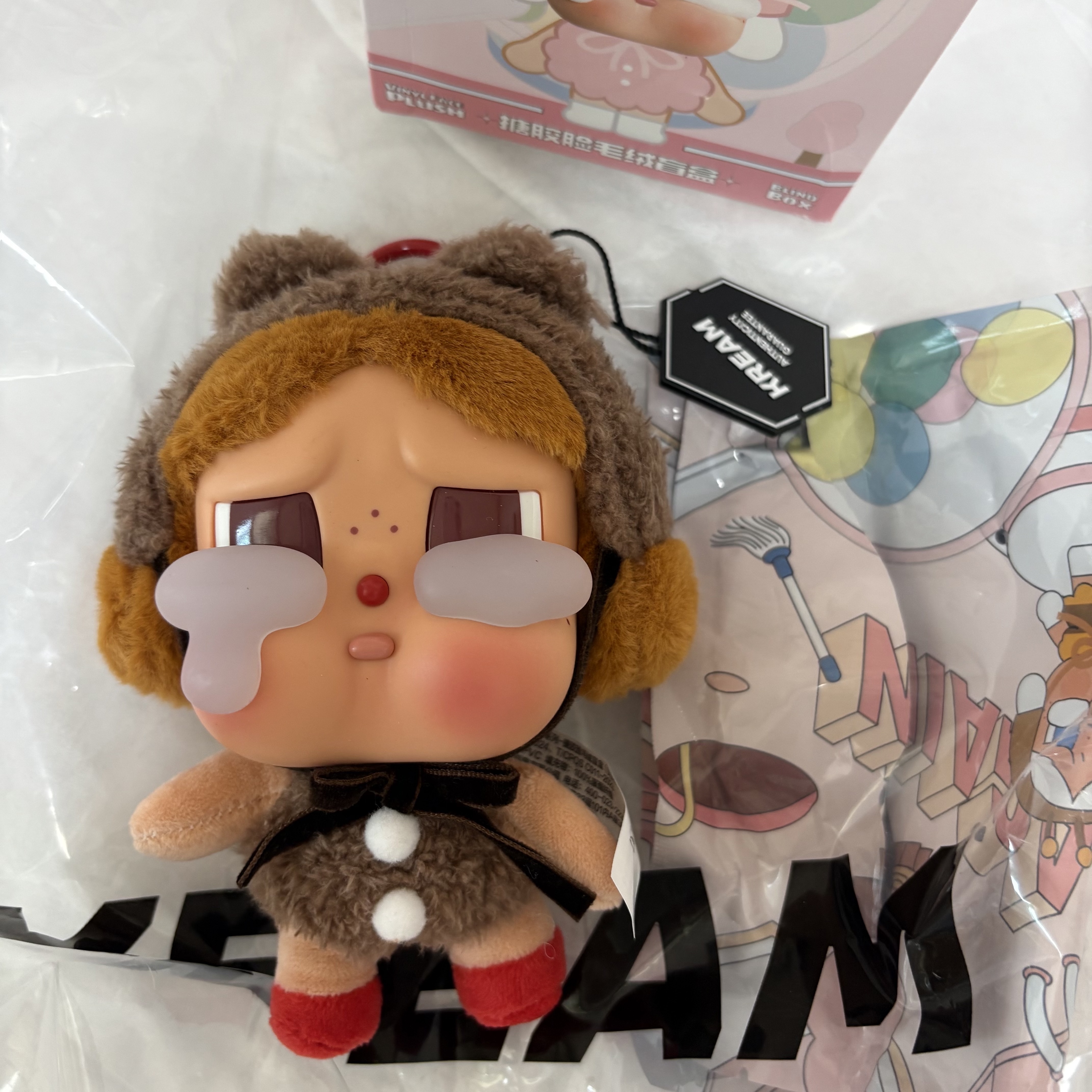Pop Mart Crybaby Crying Again Series Plush Keyring Love Makes Us Cry (Opened Case) 착용 스타일