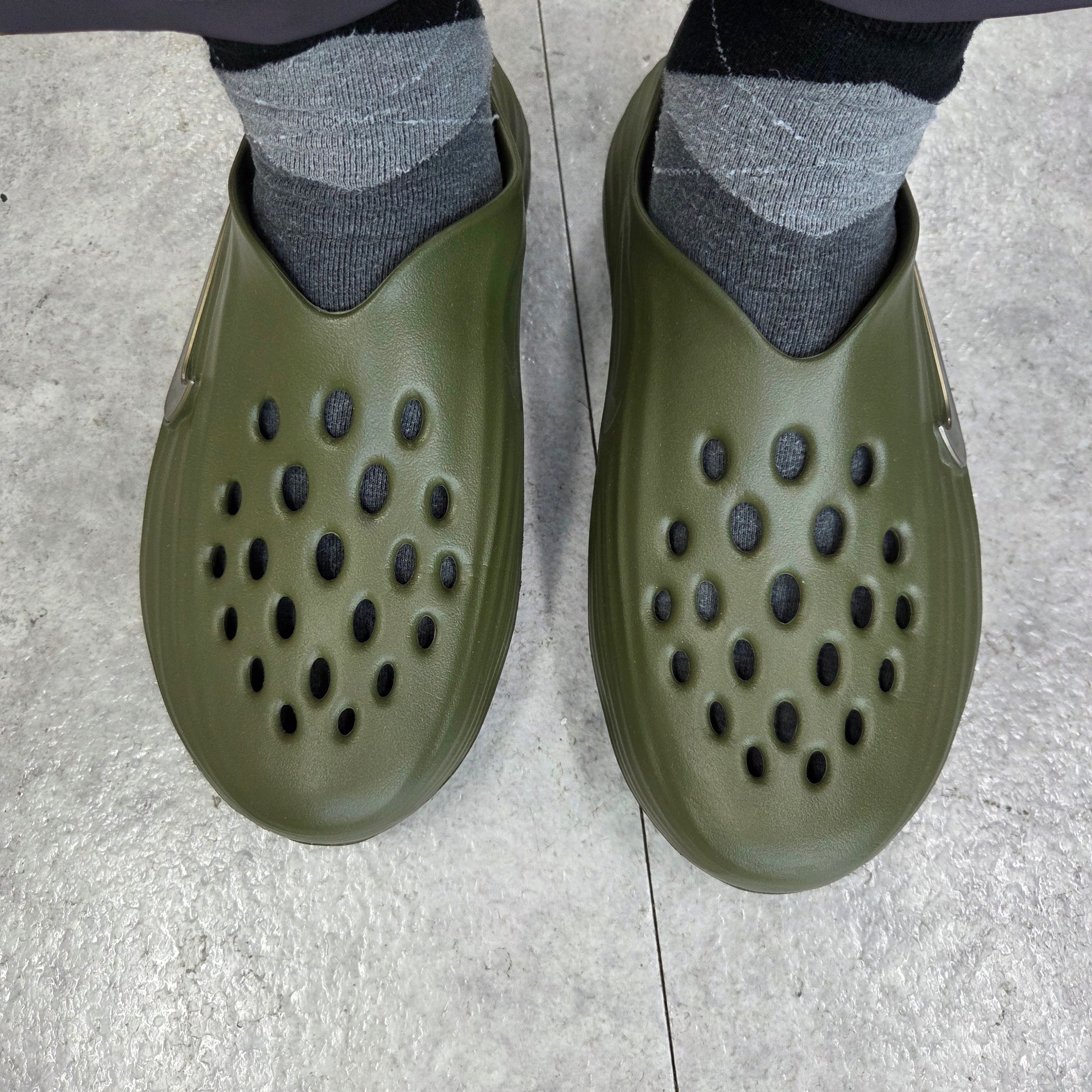 Nike ReactX Rejuven8 Medium Olive 착용 스타일
