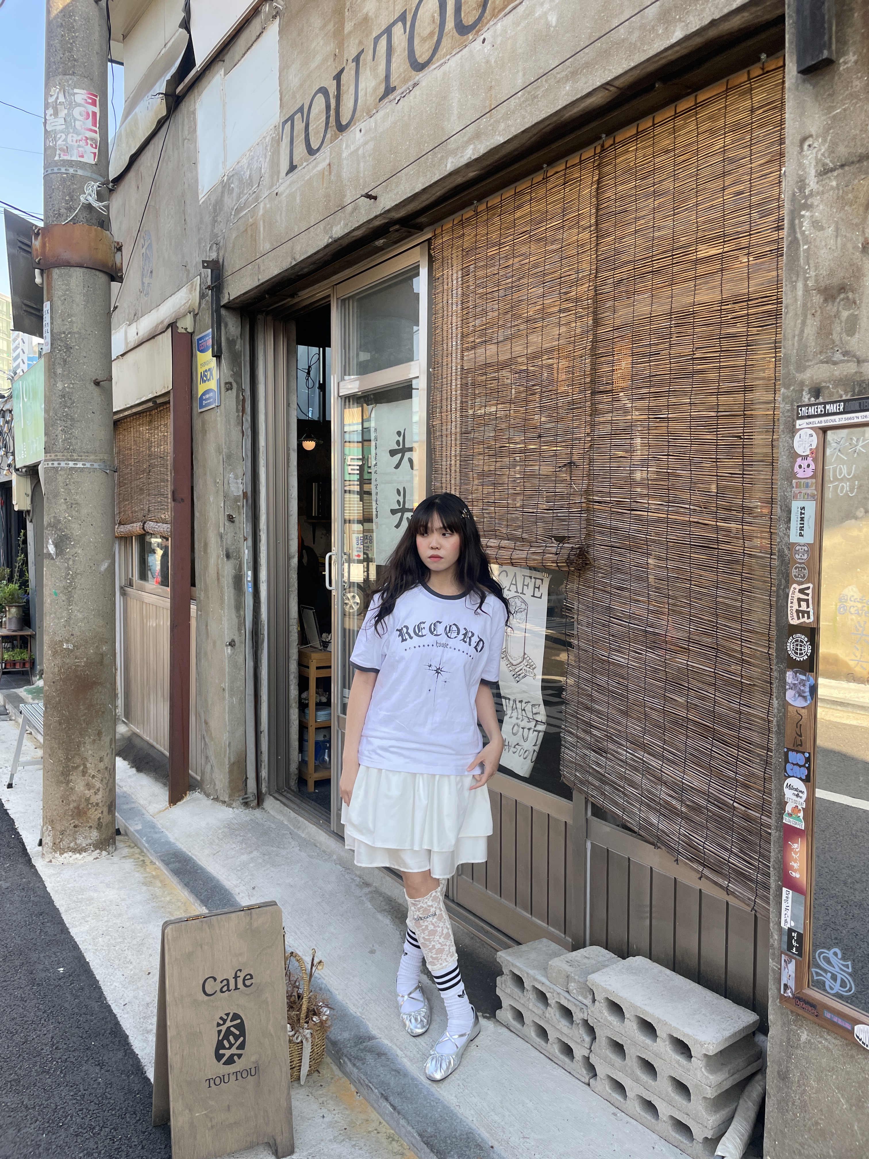 SLOW RECORD HOUSE Unisex RECORD Ringer Tee White 착용 스타일 - 7