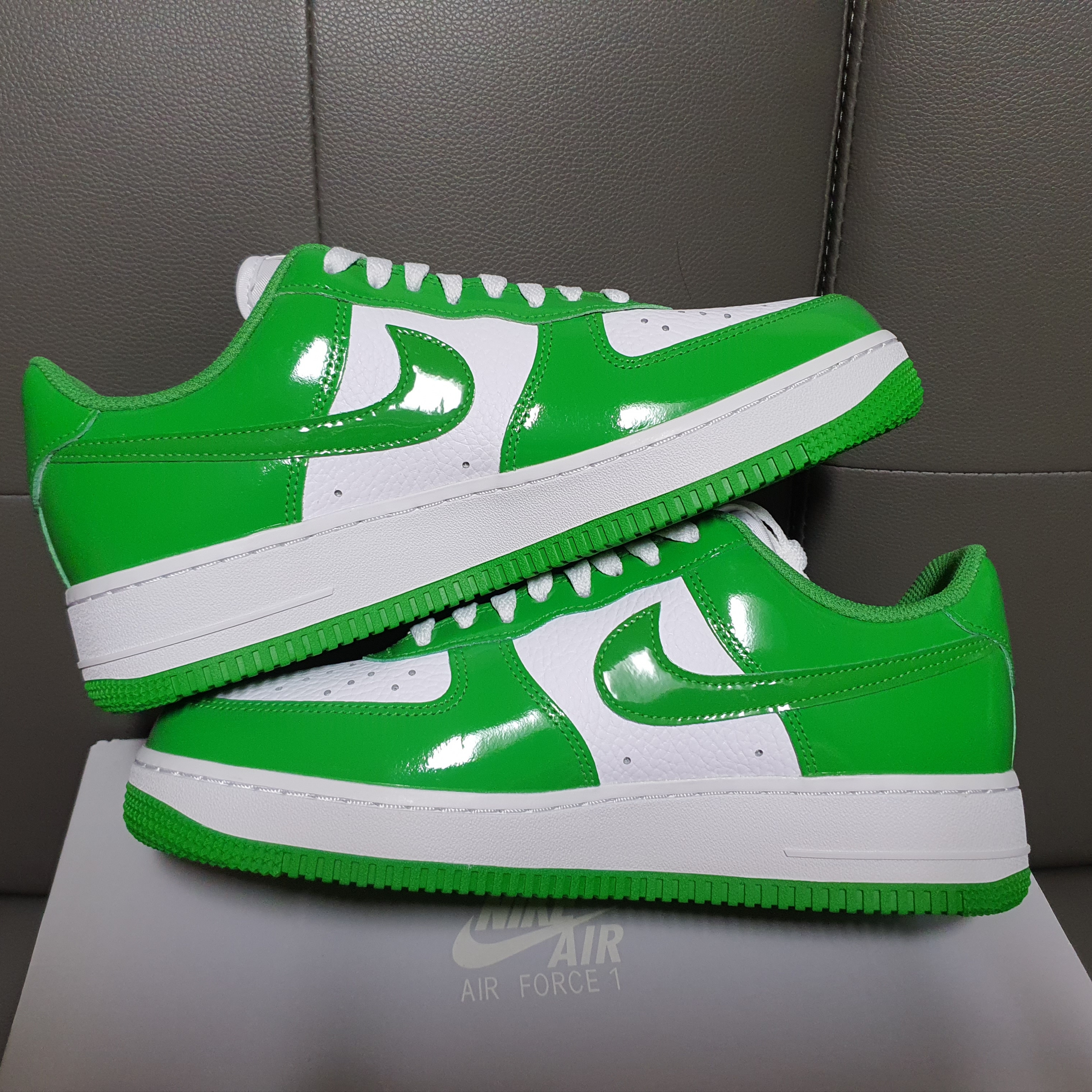 (W) Nike Air Force 1 '07 Kelly Green White 착용 스타일