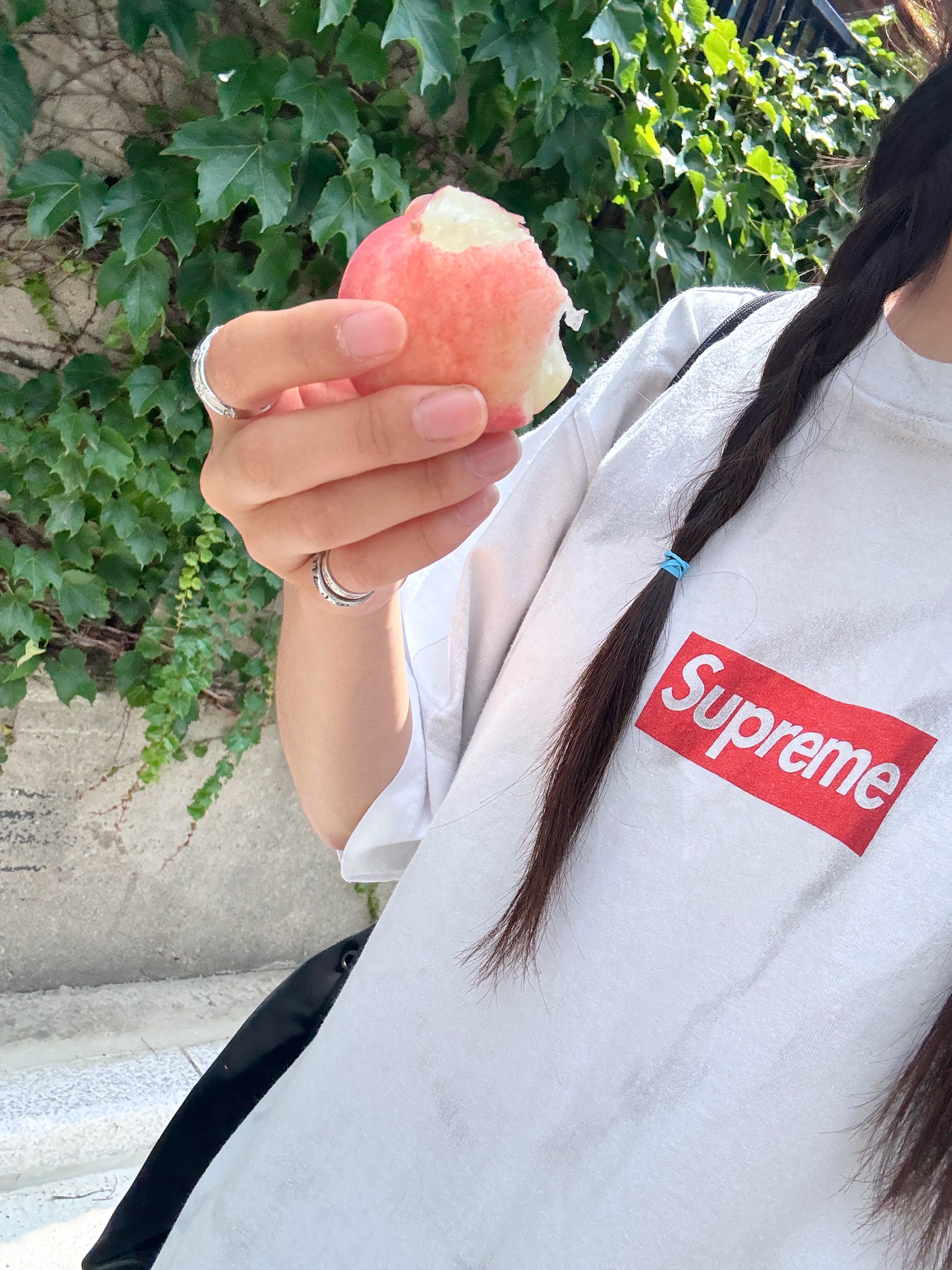 Supreme x MM6 Maison Margiela Box Logo T-Shirt White - 24SS, Joseph&Stacey Haze String Backpack Hello Kitty Black 착용 스타일 - 2