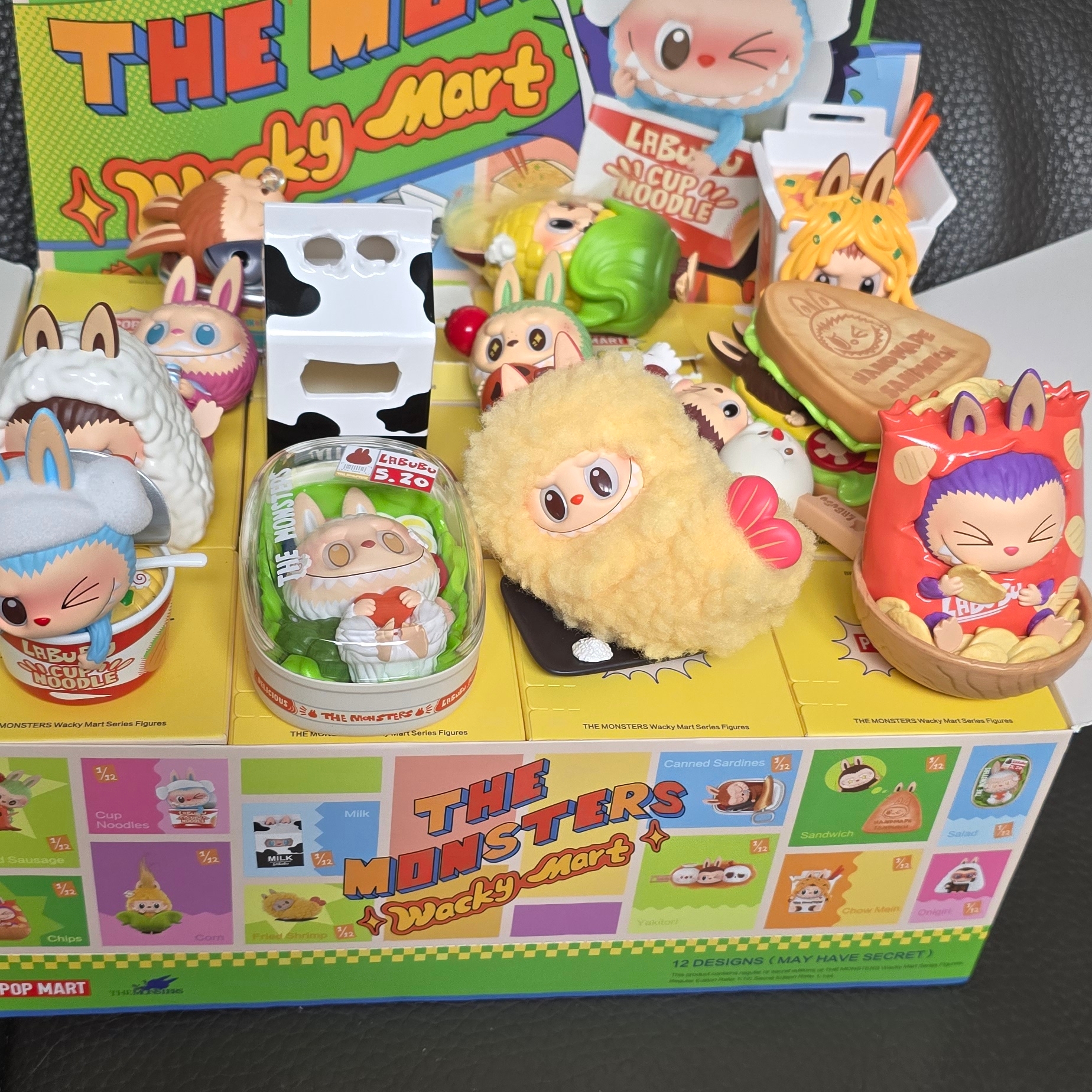 Pop Mart Labubu The Monsters Wacky Mart Series Figures (12 Blind Boxes) 착용 스타일 - 1