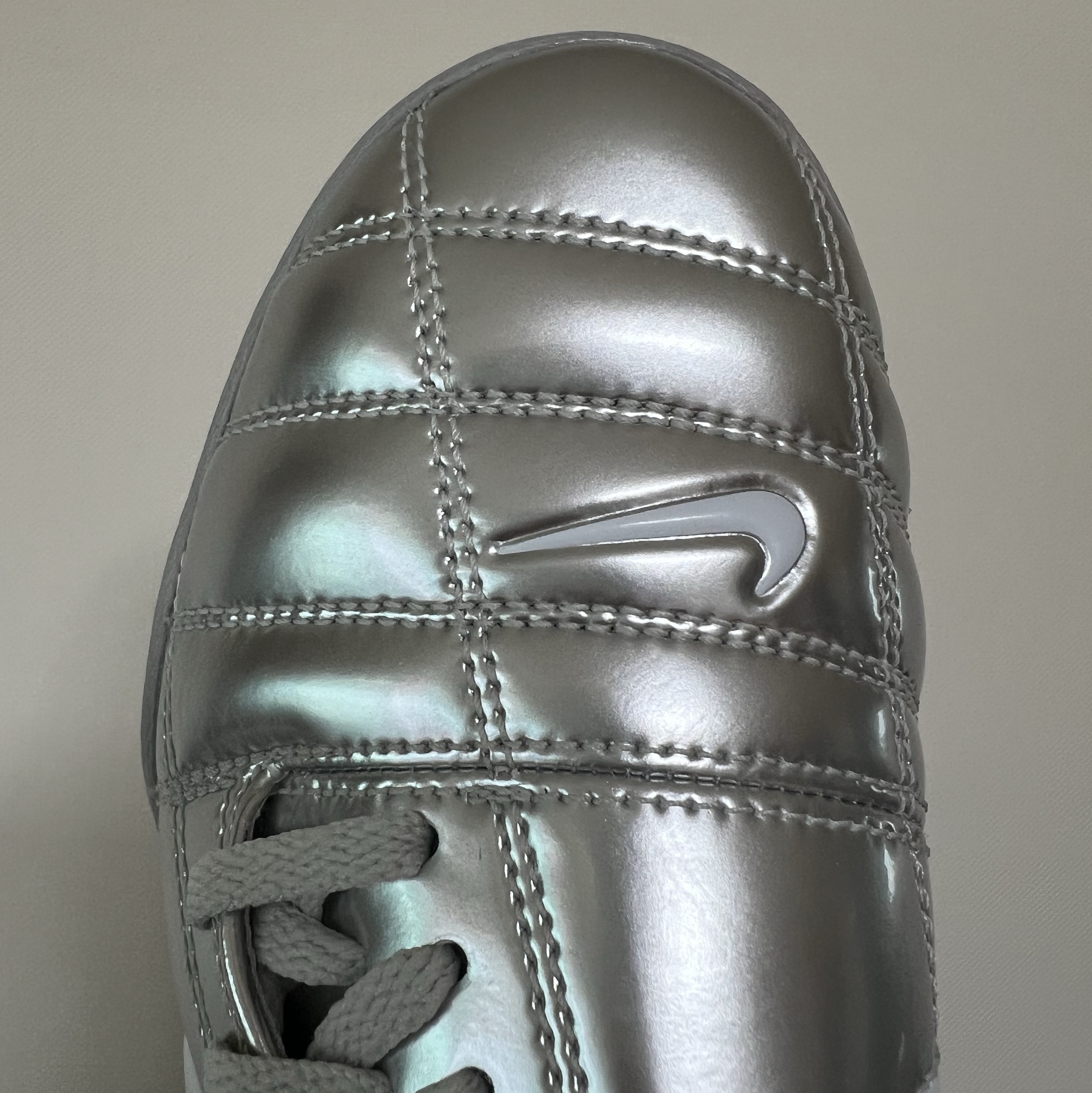 (W) Nike Total 90 III SP Metallic Platinum White 착용 스타일 - 4