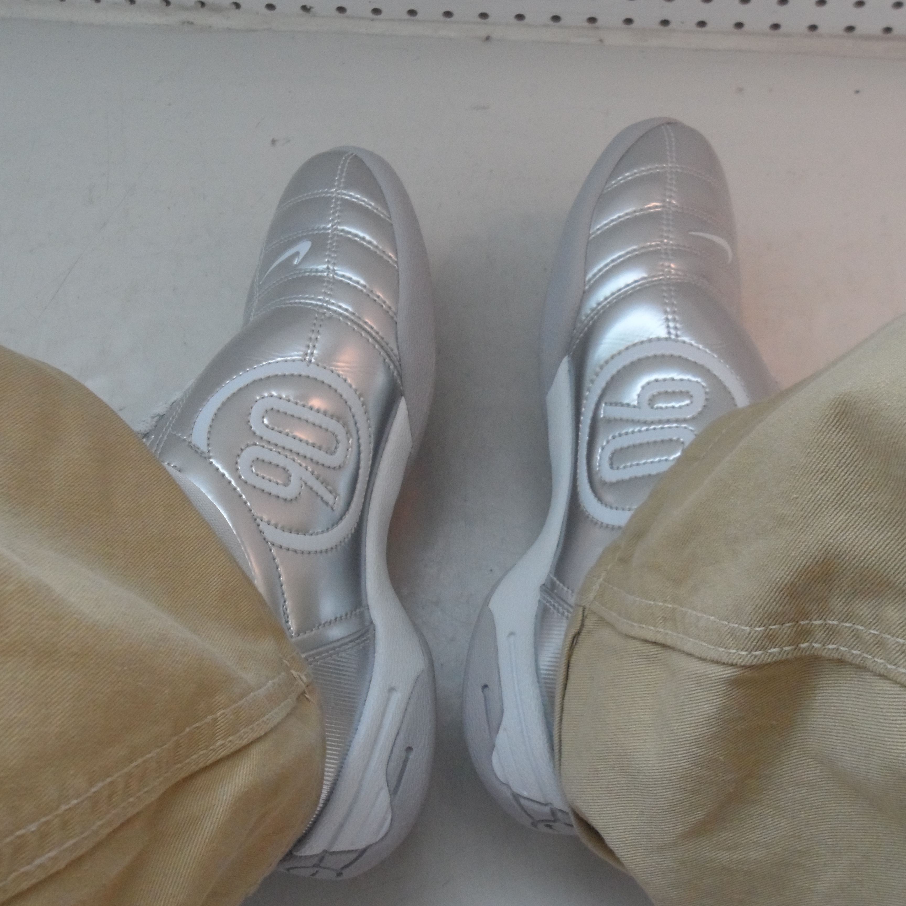 (W) Nike Total 90 III SP Metallic Platinum White 착용 스타일 - 2