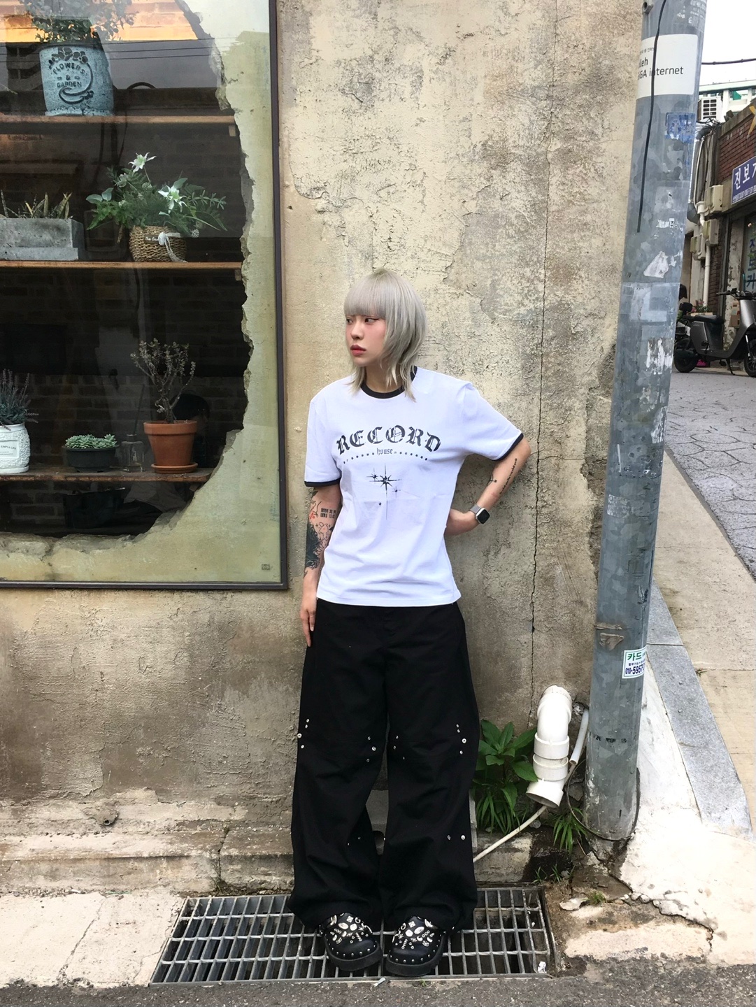 SLOW RECORD HOUSE Unisex RECORD Ringer Tee White 착용 스타일 - 8