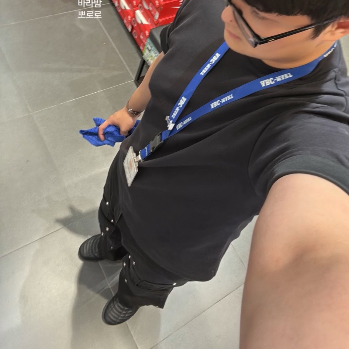 Balenciaga Soccer Sneakers Black 착용 스타일 - 1