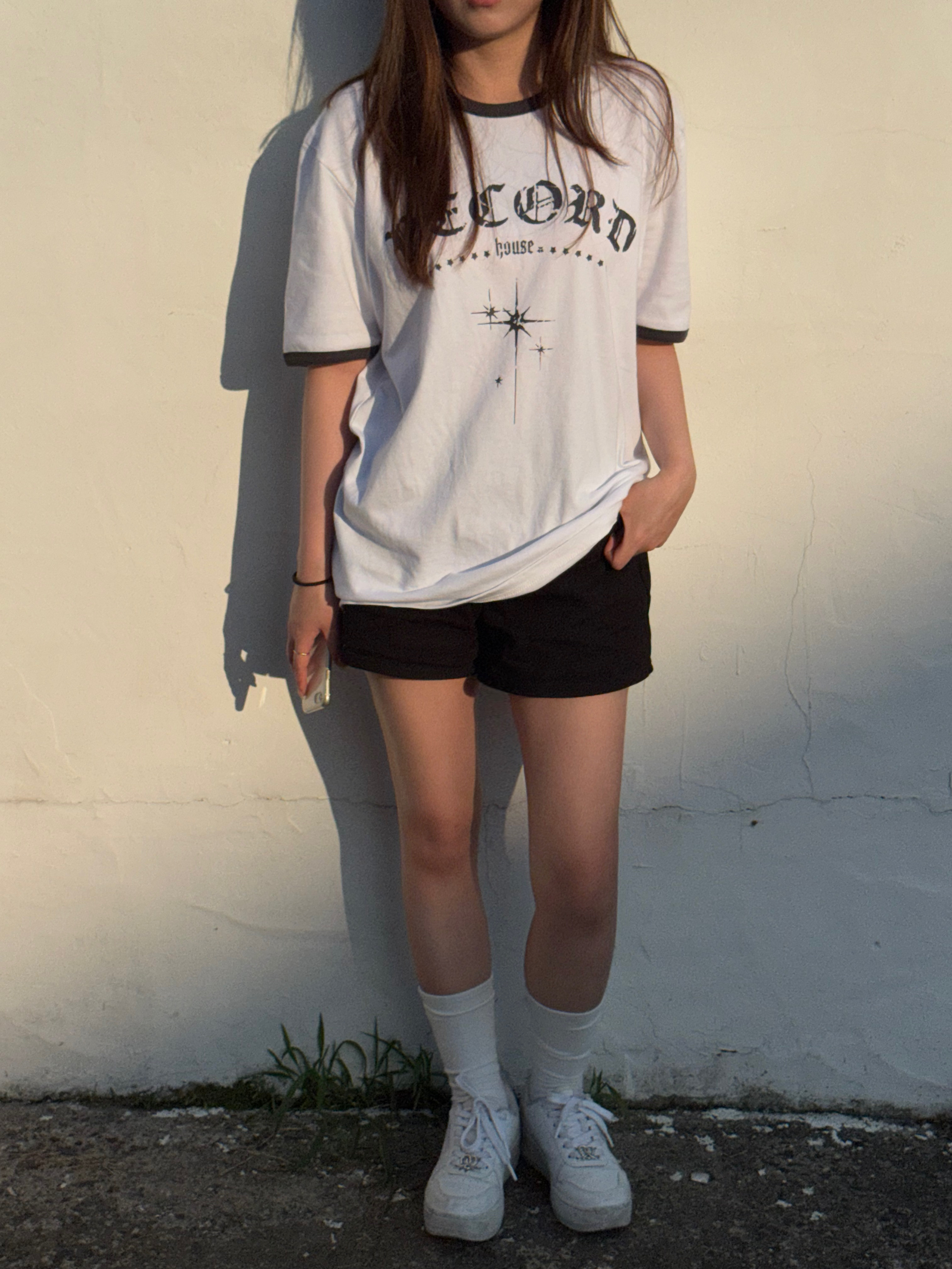 SLOW RECORD HOUSE Unisex RECORD Ringer Tee White 착용 스타일 - 6