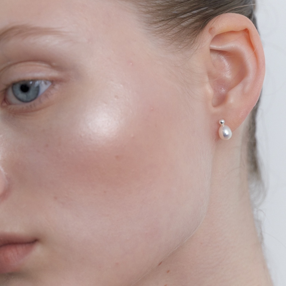 러브미몬스터 [실버] 펄 드롭 귀걸이 실버(lovememonster [Silver] Tini Pearl Drop Earrings Silver) - 2