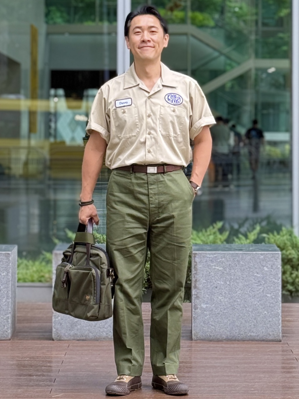 Filson 24 Hour Tin Briefcase Otter Green, Moonstar Alweather Olive 착용 스타일 - 1