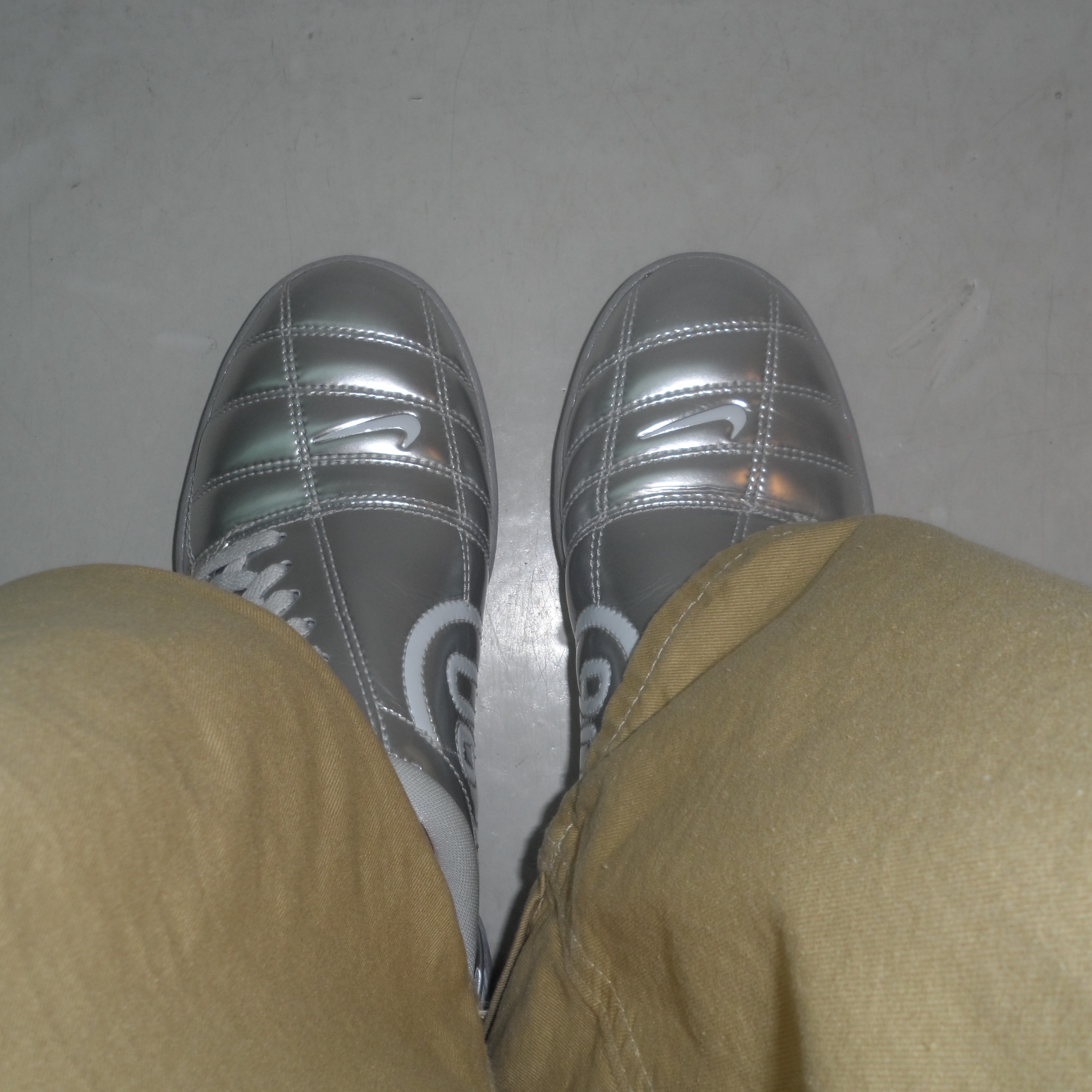 (W) Nike Total 90 III SP Metallic Platinum White 착용 스타일 - 3