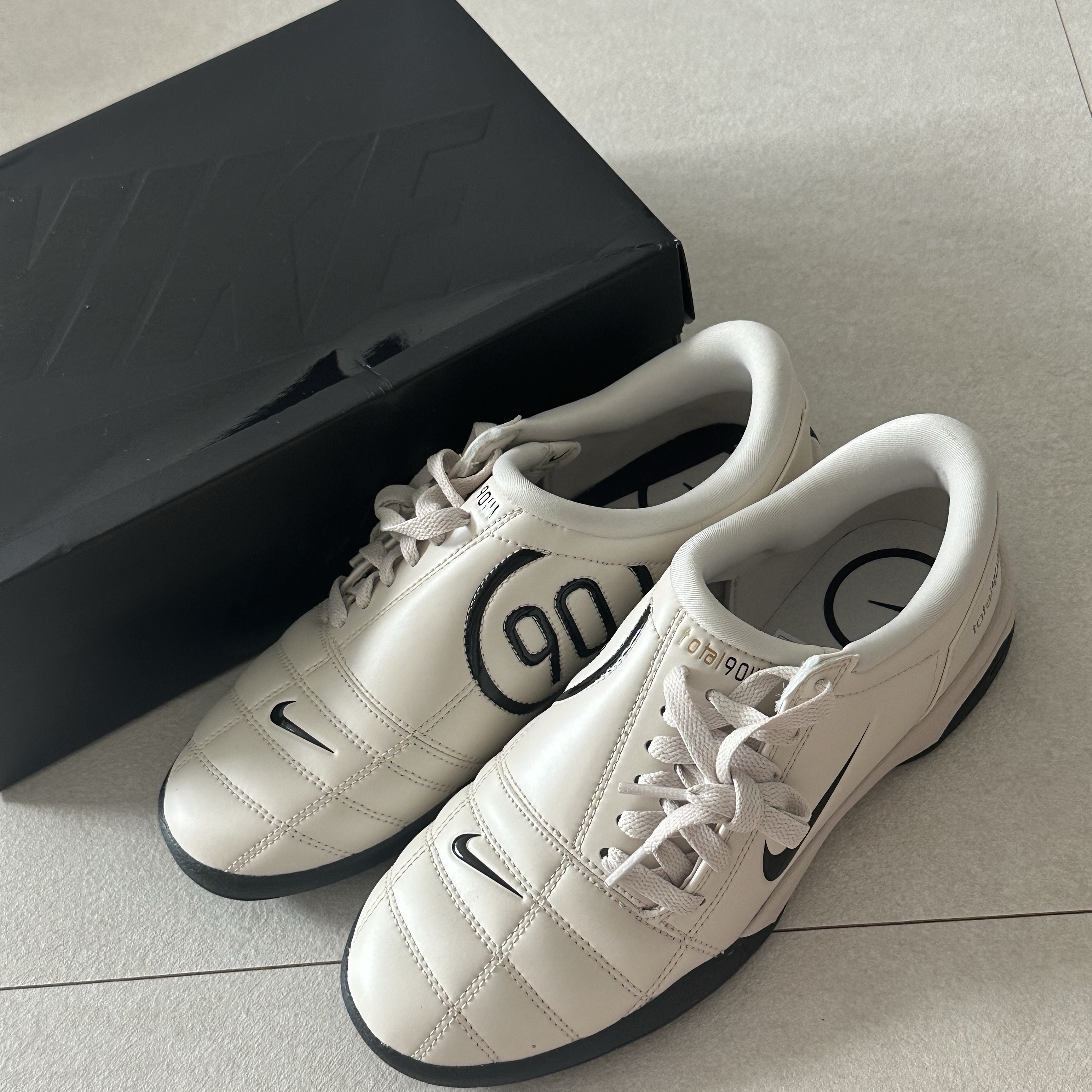 Nike Total 90 III SP Light Orewood Brown Black 착용 스타일 - 2