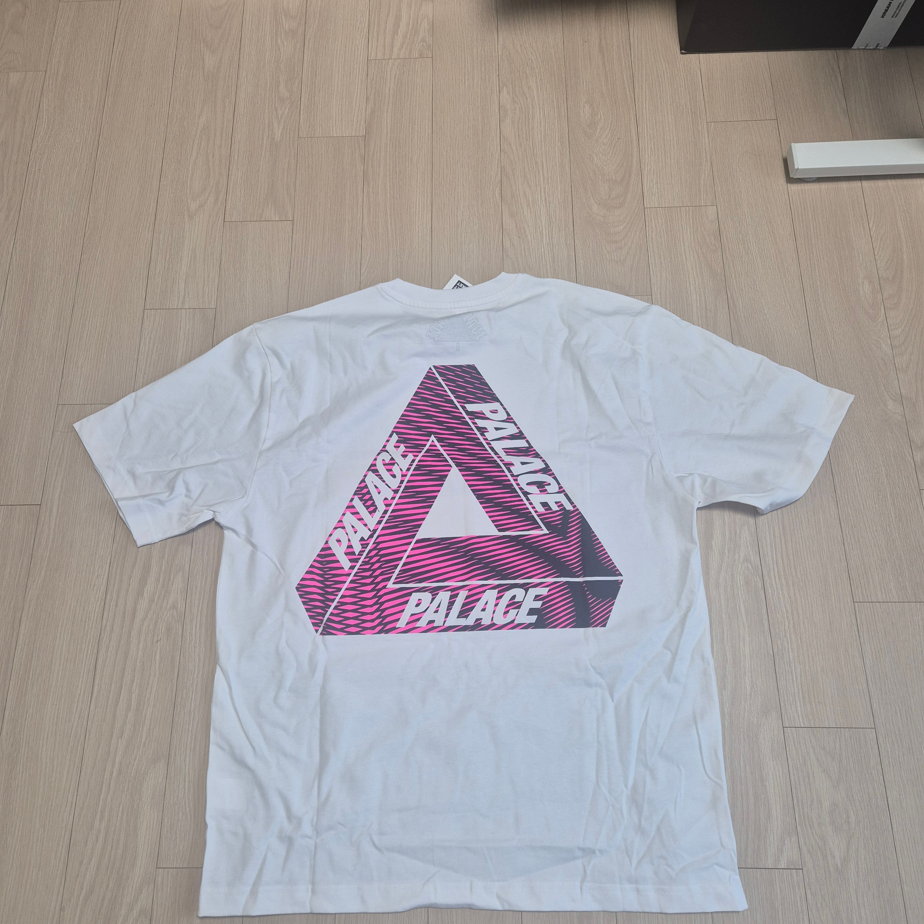 Palace Tri-Vex T-Shirt White Pink - 25SS 착용 스타일 - 5