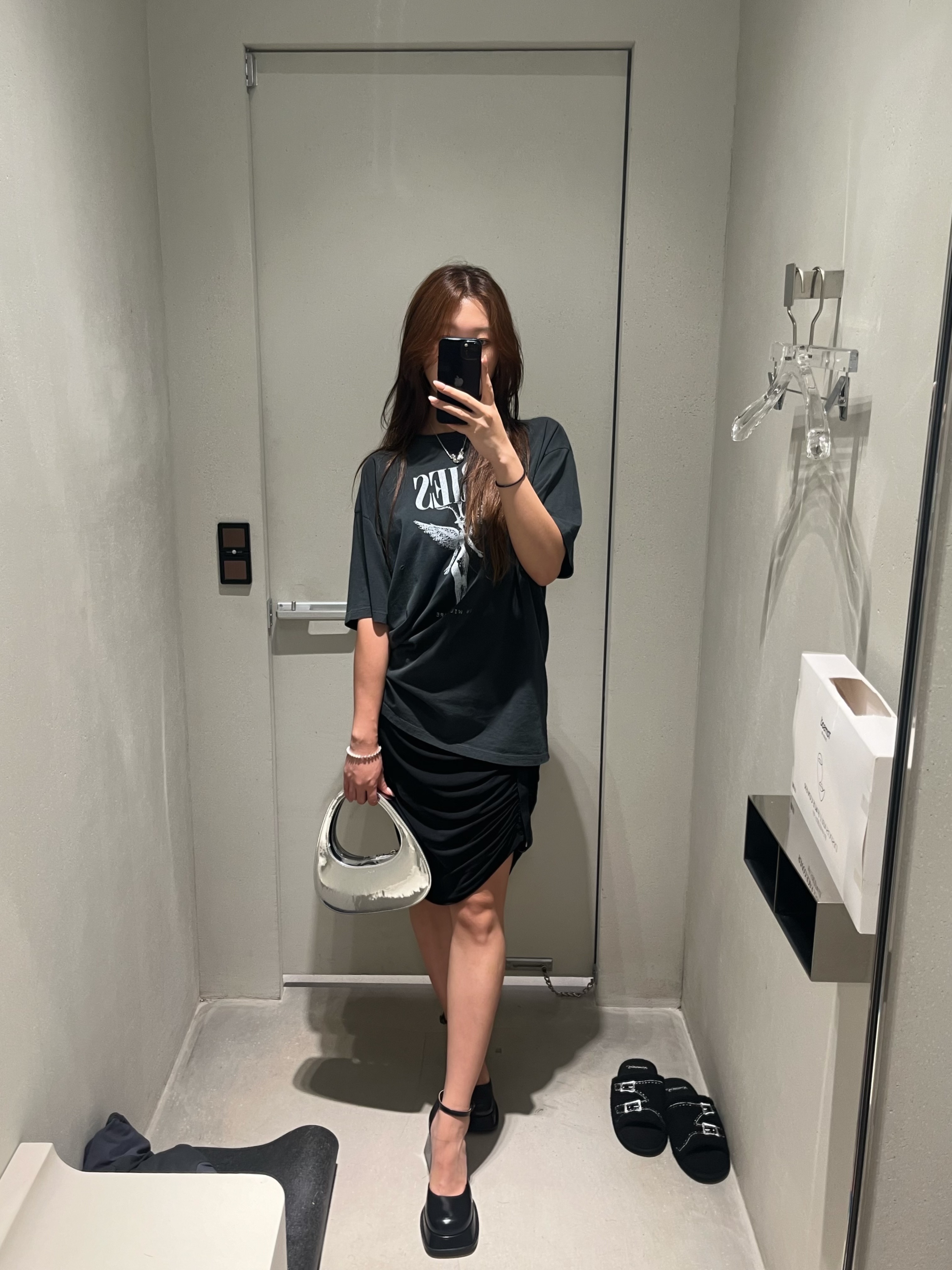 Aries Nirvana SS Tee Black - 25SS, Coperni Mirrored Baguette Swipe Bag Silver - 25SS 착용 스타일 - 1