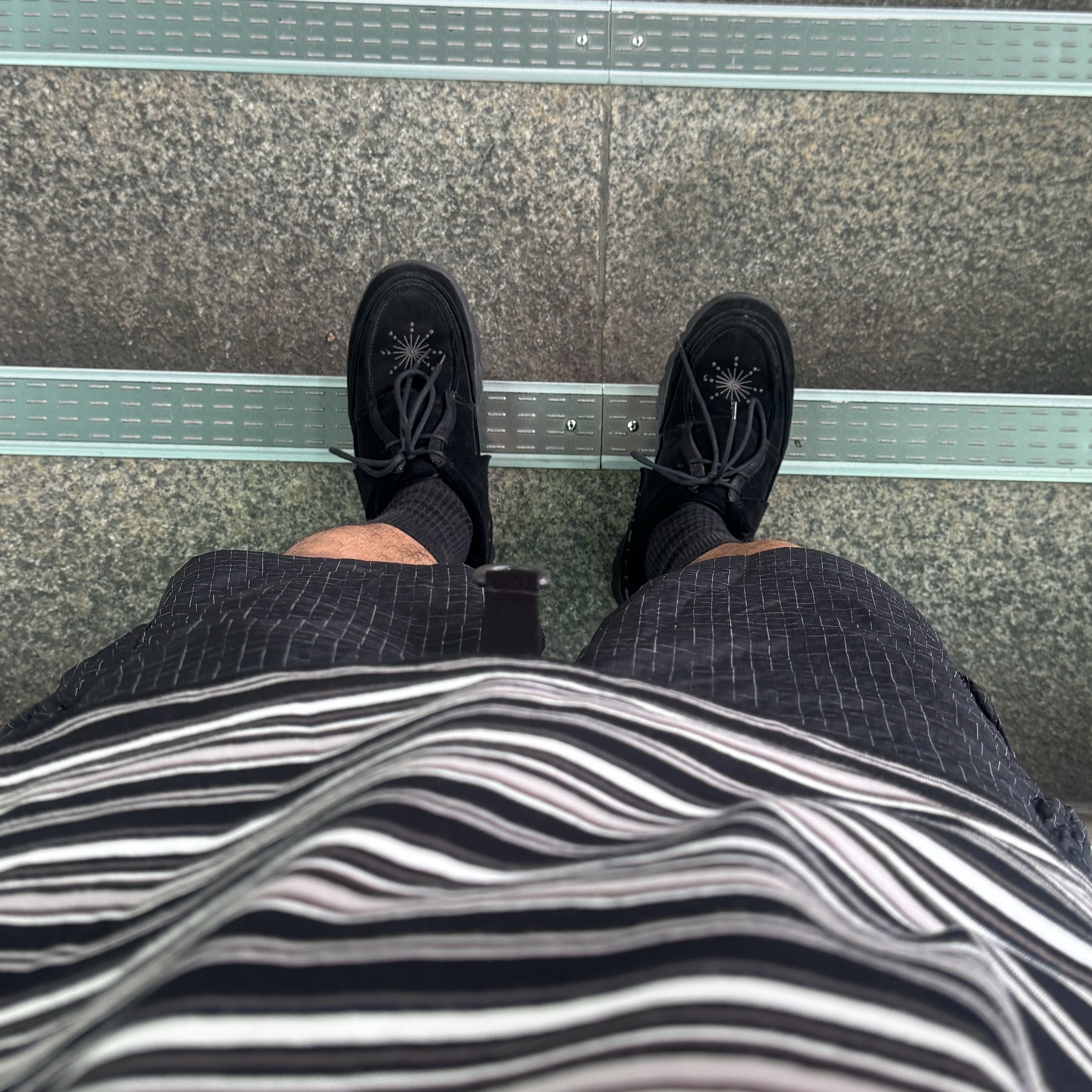 [KREAM 단독] Millo Archive X Negative Three Crescendo Desert Boots Black 착용 스타일 - 1
