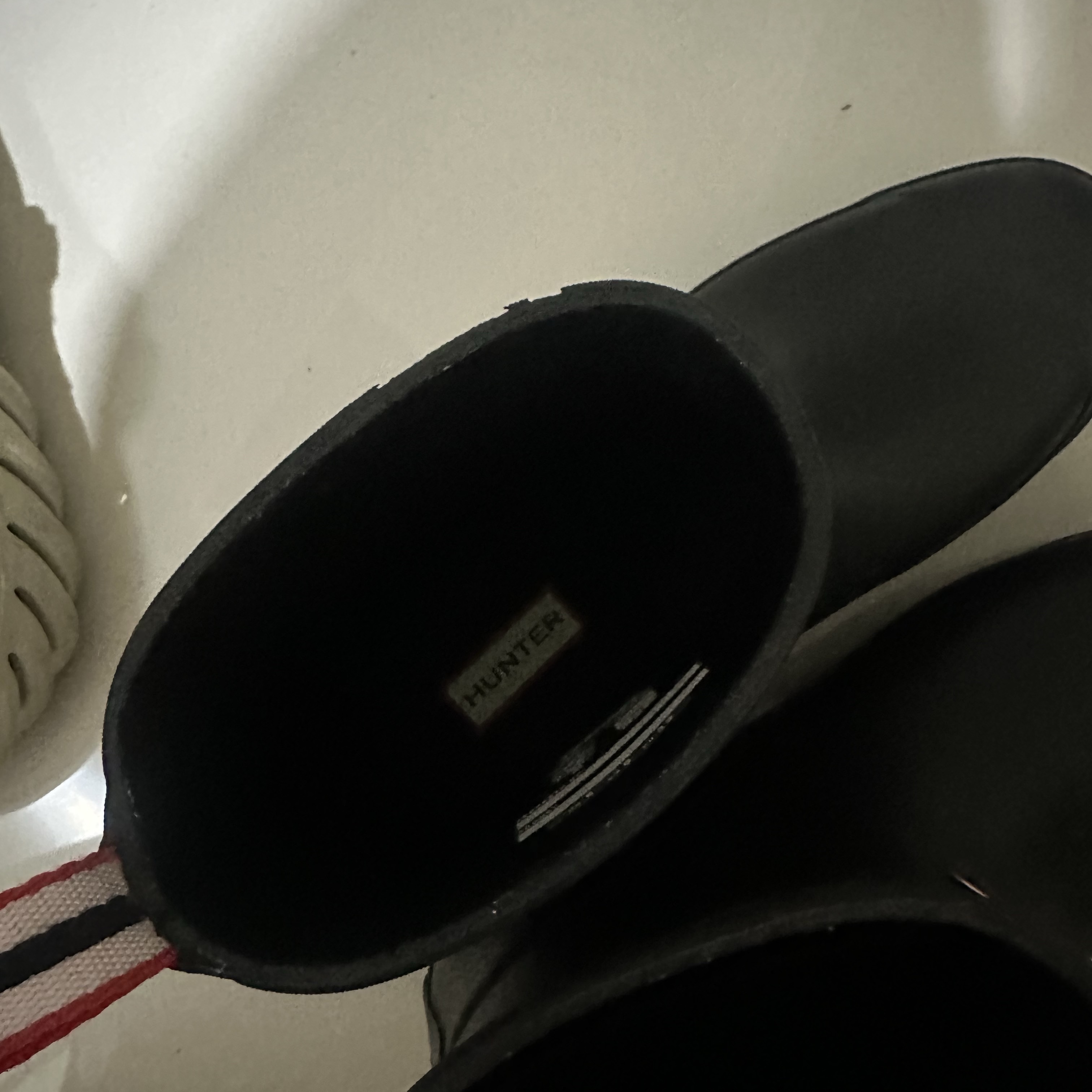 (W) Hunter Play Short Rain Boots Black 착용 스타일 - 5