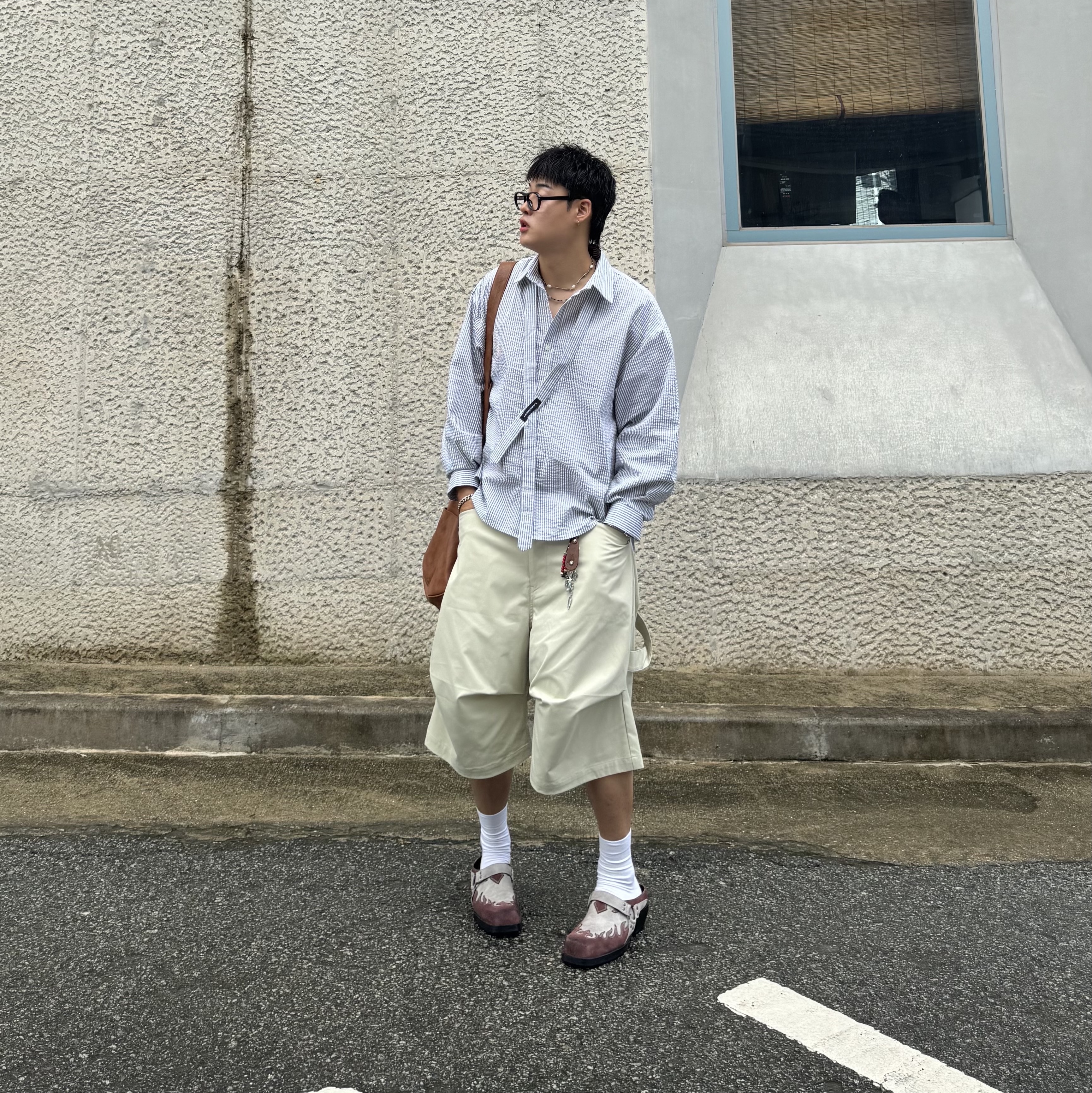 Nonnod Side cargo shorts Beige, Ogarp Signature Concho Keychain Ver.2 착용 스타일 - 1