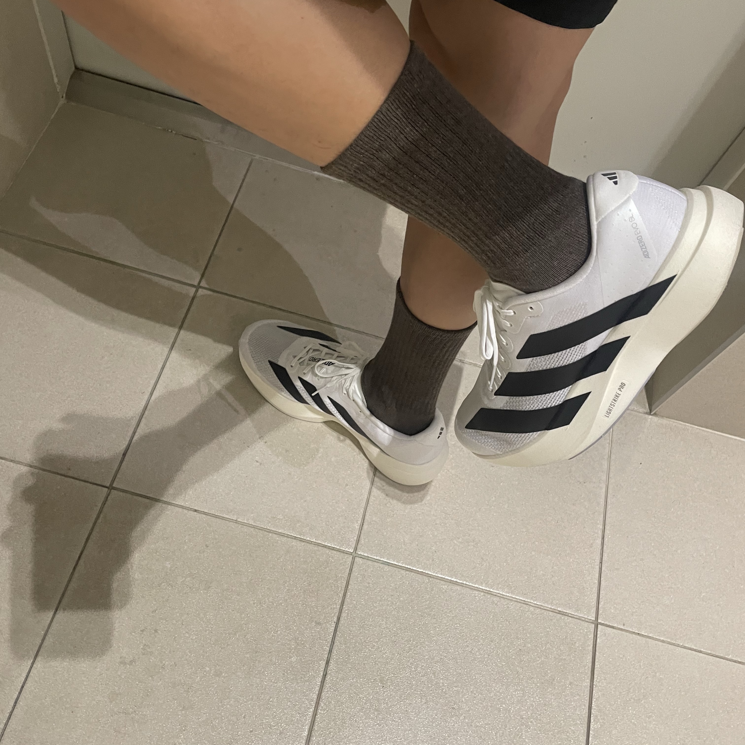 Adidas Adizero EVO SL Cloud White Core Black 착용 스타일 - 2