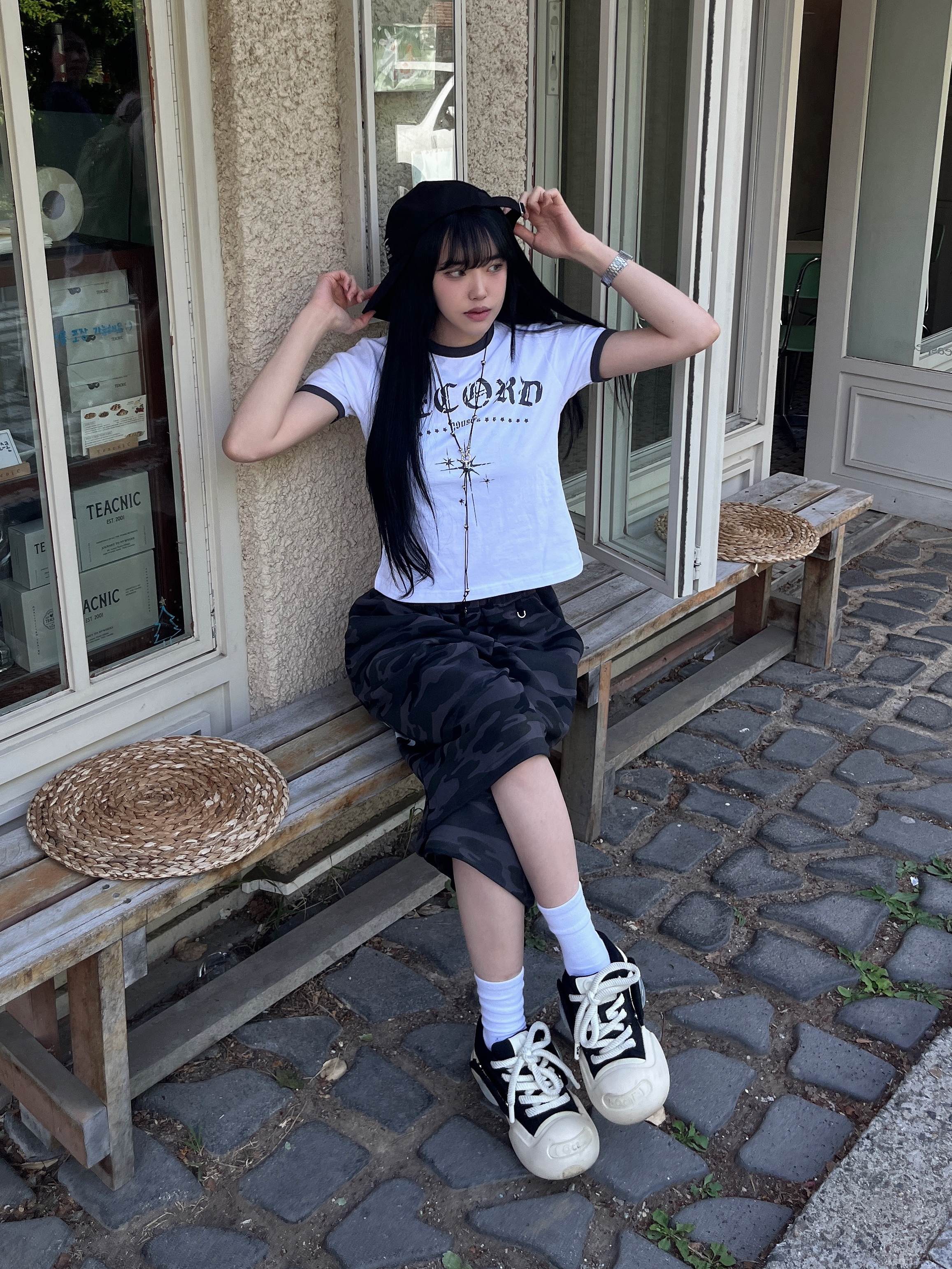 SLOW RECORD HOUSE Unisex RECORD Ringer Tee White, SLOW RECORD HOUSE 04 Bermuda Sweat Pants Camo Charcoal 착용 스타일 - 3