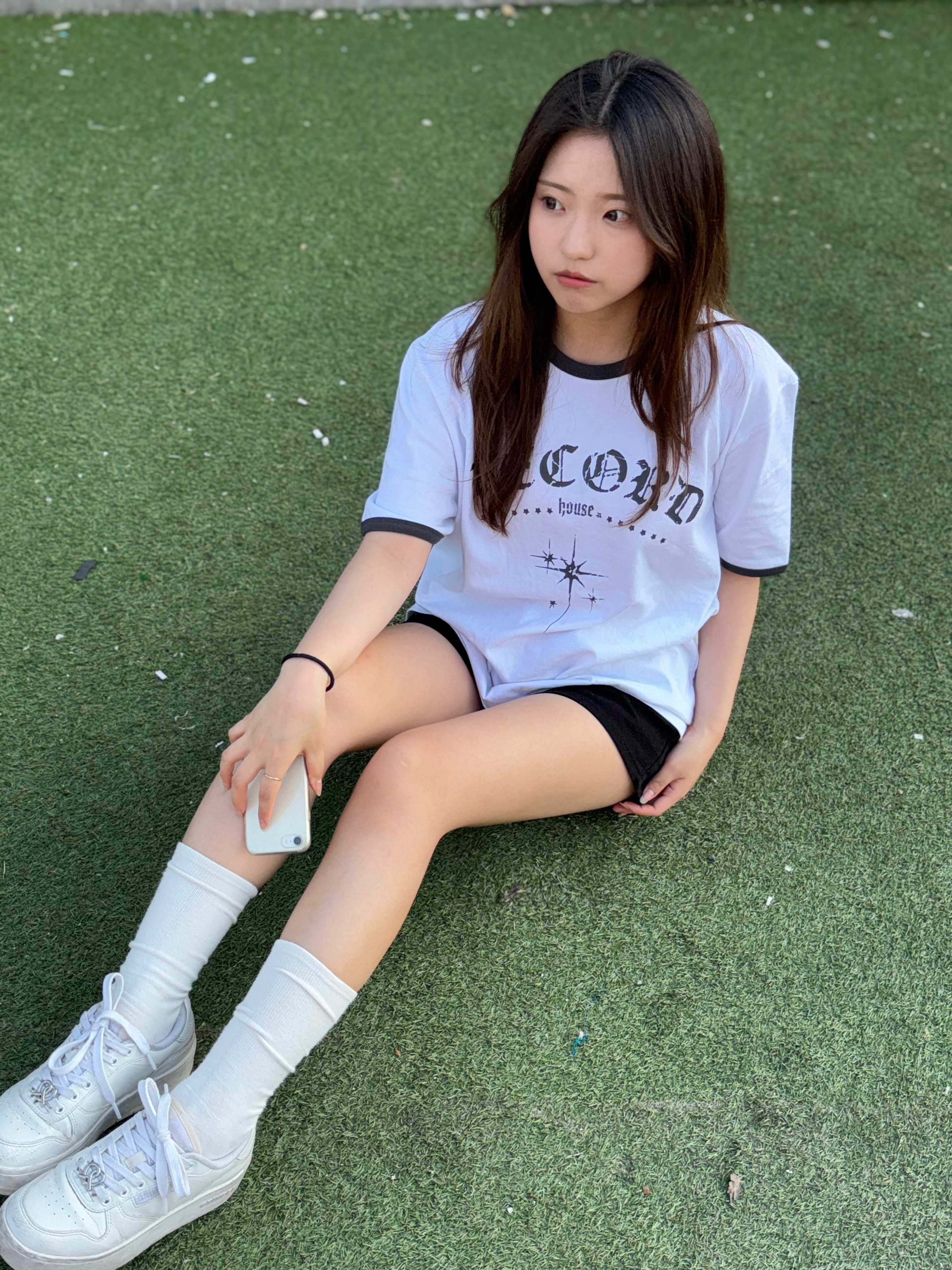 SLOW RECORD HOUSE Unisex RECORD Ringer Tee White 착용 스타일 - 1