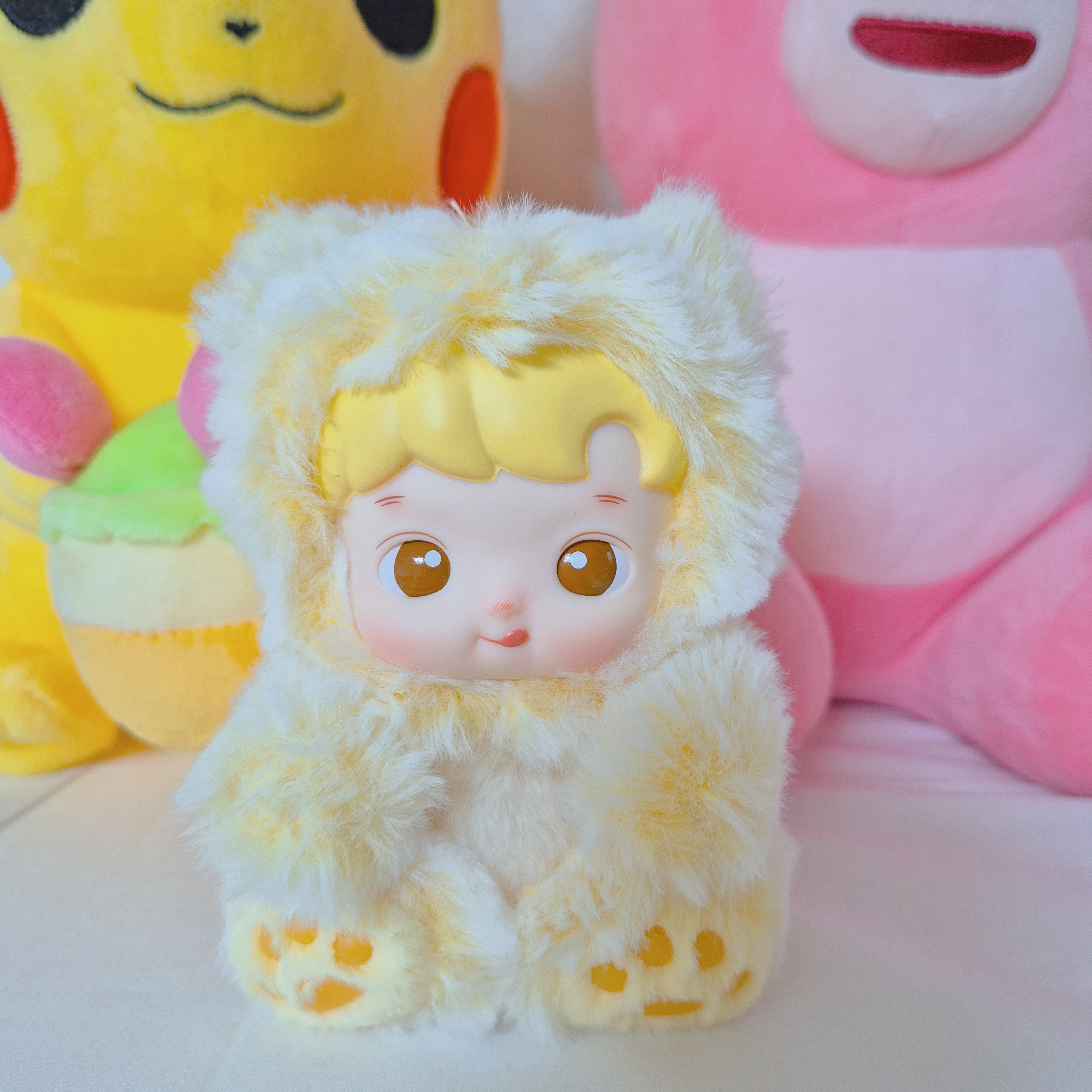Pop Mart Hacipupu Gummy Bear Series Vinyl Plush Pendant (1 Blind Box) 착용 스타일