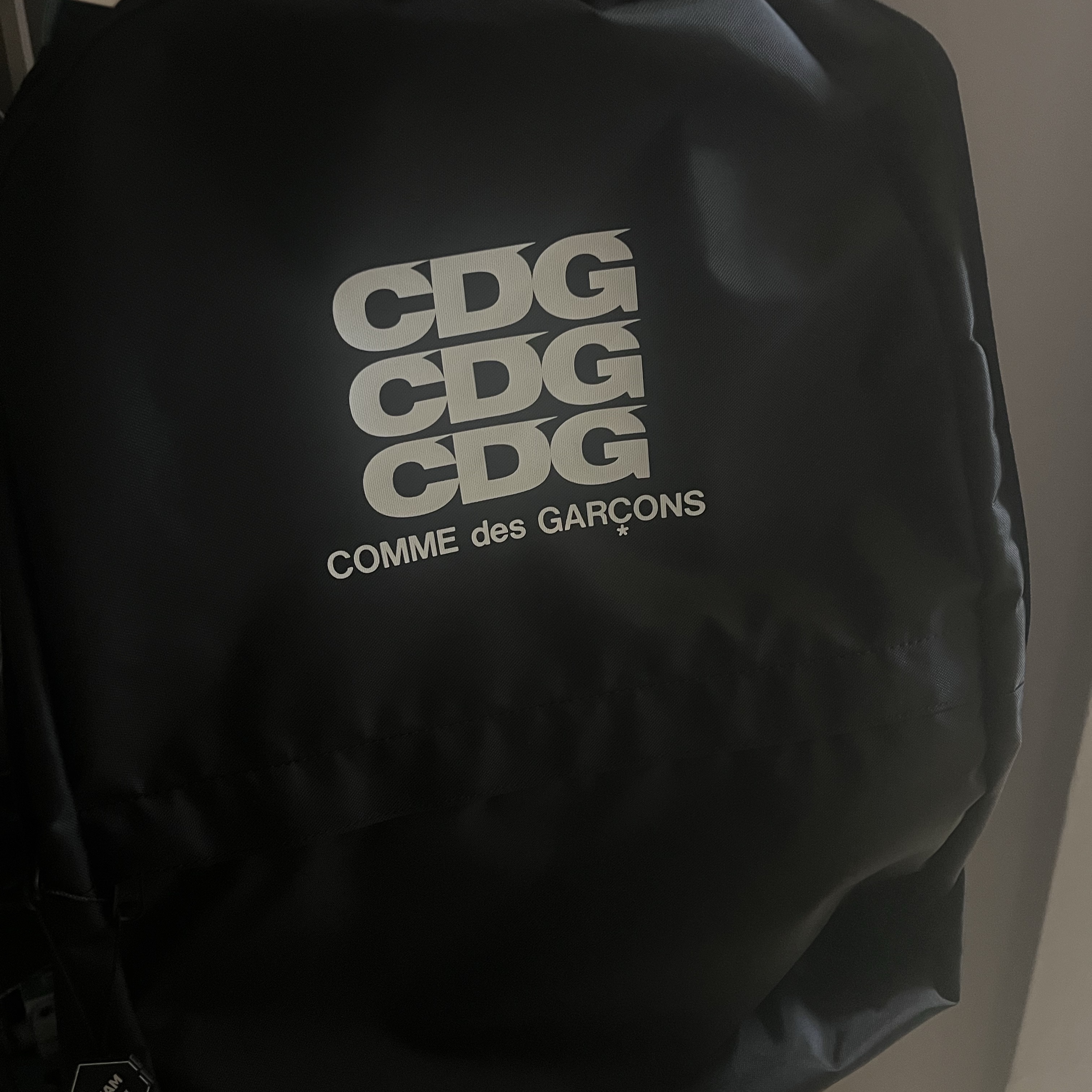 CDG Backpack Black 착용 스타일