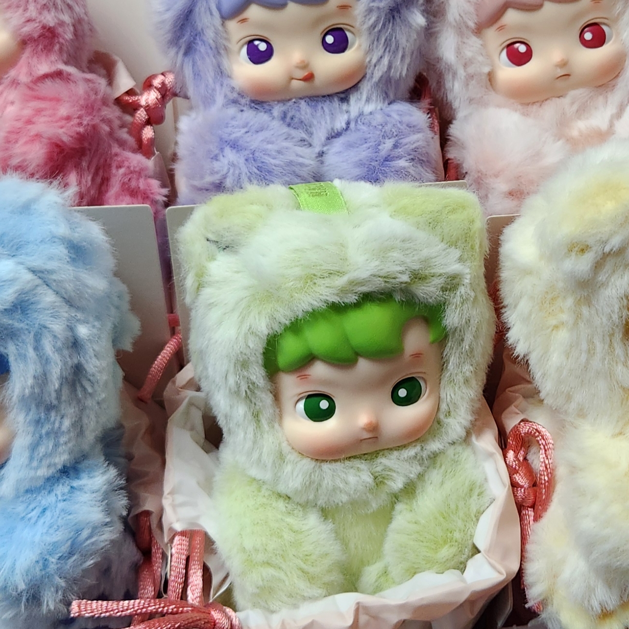 Pop Mart Hacipupu Gummy Bear Series Vinyl Plush Pendant (6 Blind Boxes) 착용 스타일
