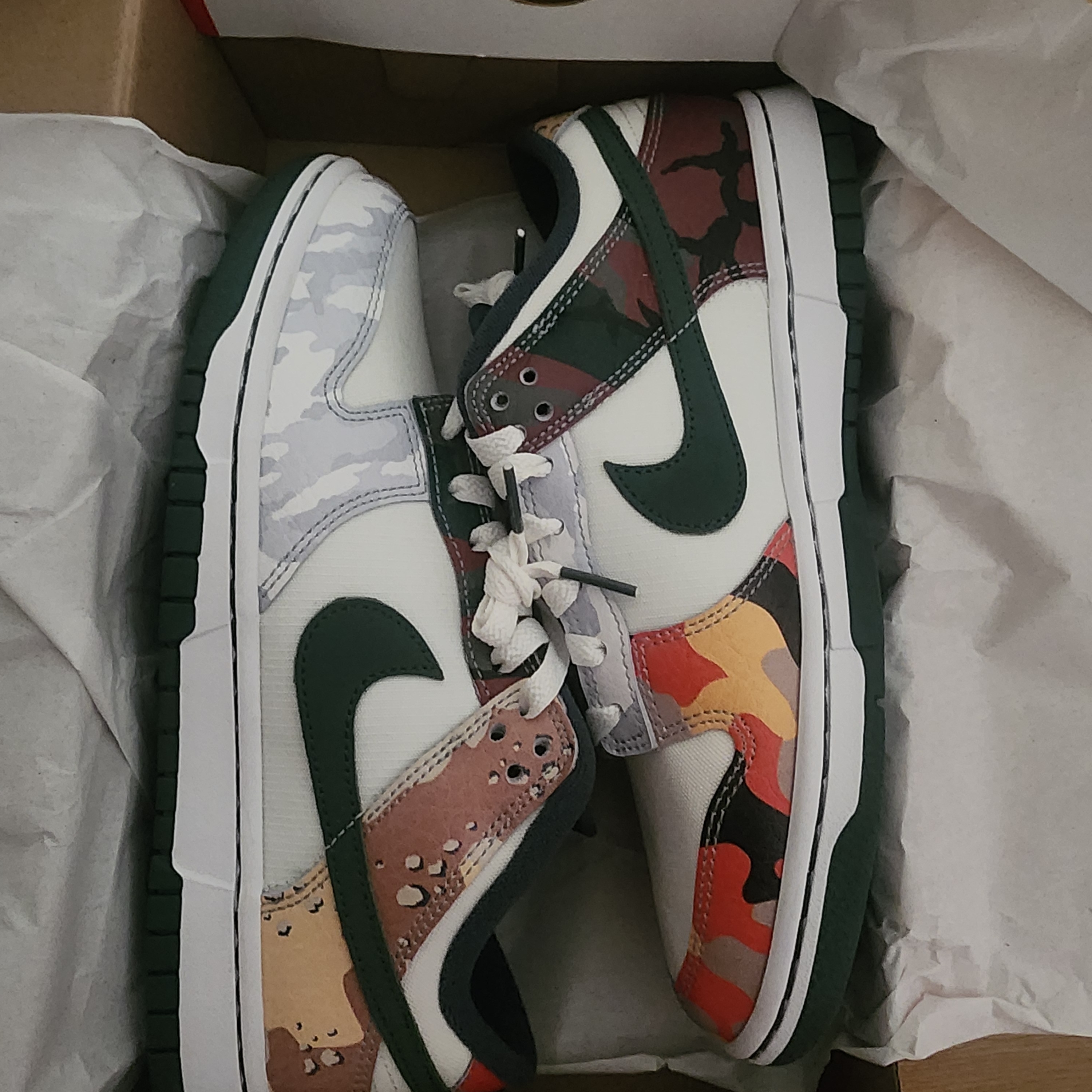 Nike Dunk Low SE Sail Multi Camo 착용 스타일 - 2