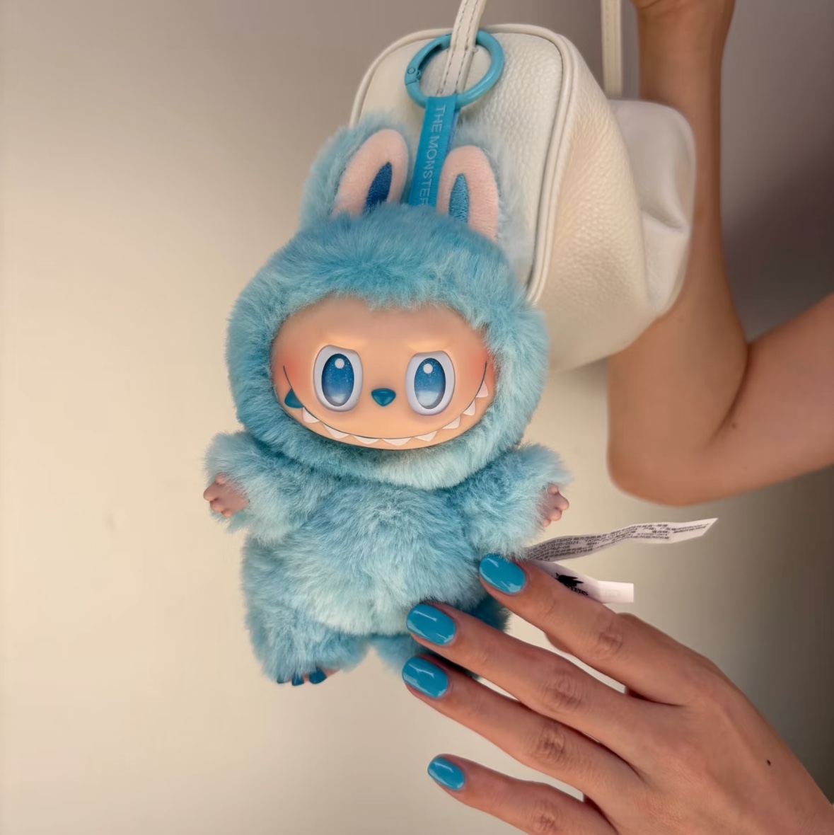 Pop Mart Labubu The Monsters Highlight Series Hope Keyring (Opened Case) 착용 스타일