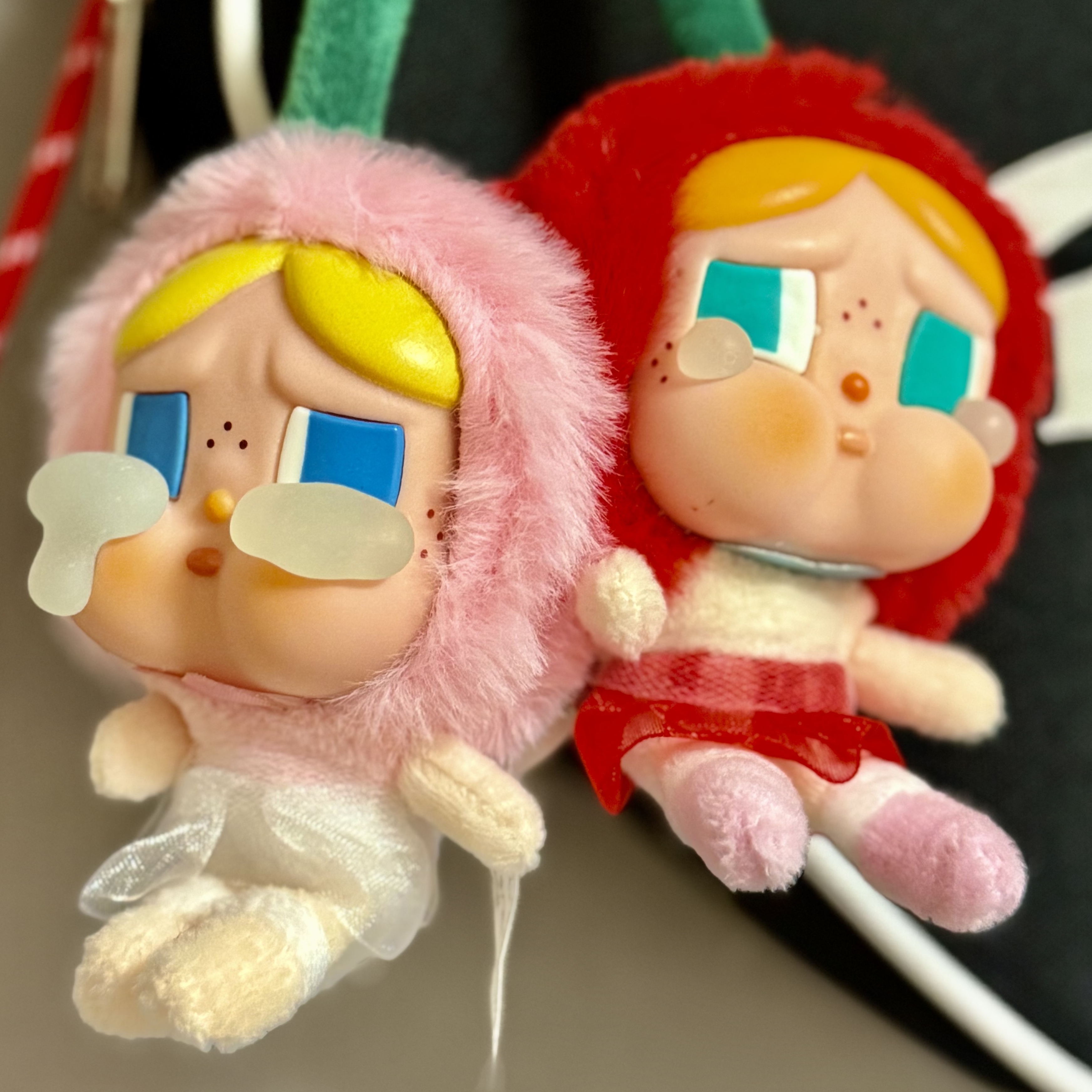 Pop Mart Crybaby Crying For Love Series Vinyl Plush, Emis Heart Tote Bag Black 착용 스타일 - 2