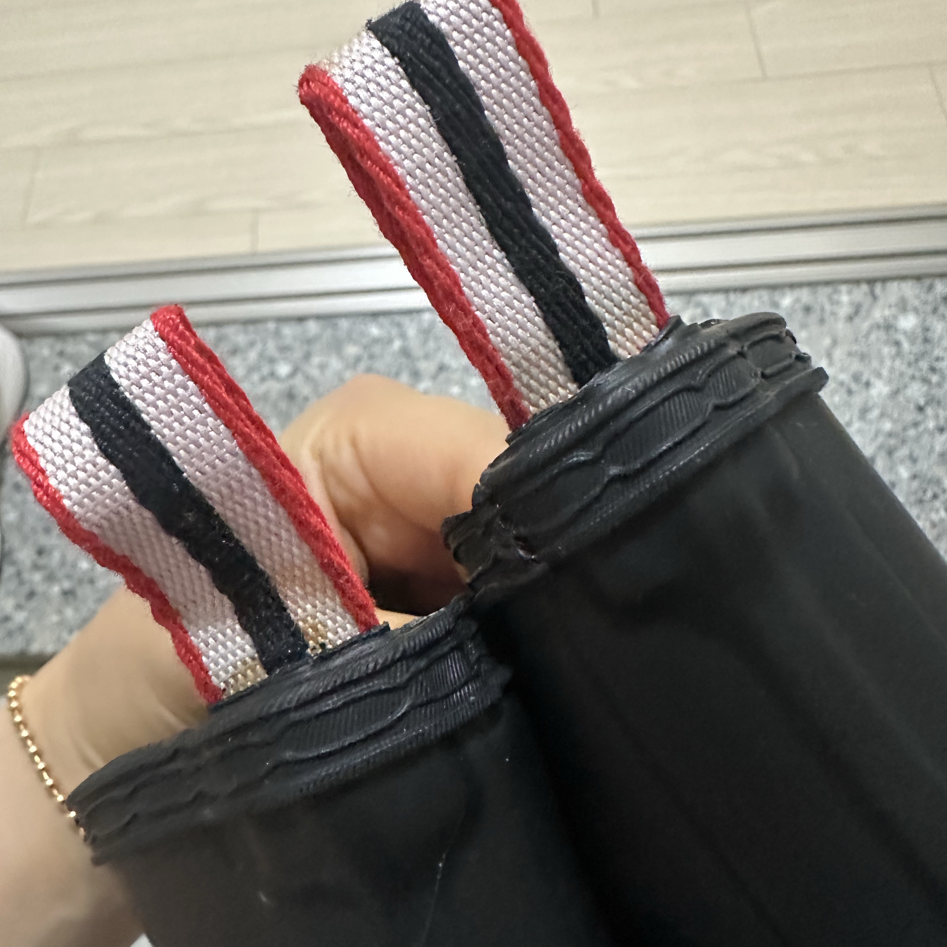 (W) Hunter Play Short Rain Boots Black 착용 스타일 - 3