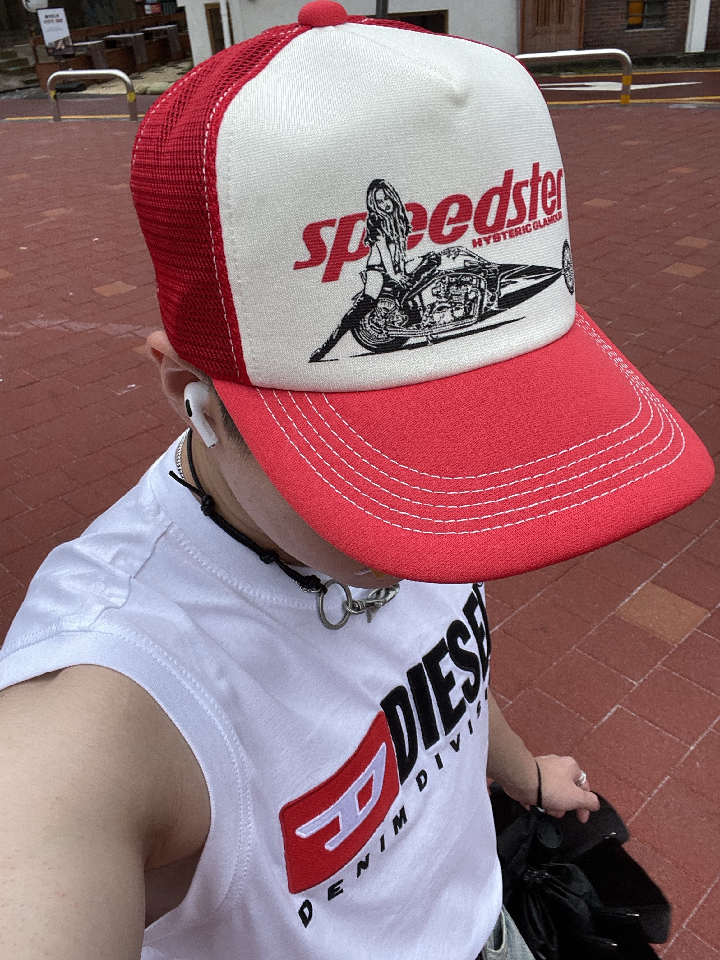 Hysteric Glamour Speedster Mesh Cap Red, Apple Airpods Pro 2nd Gen with MagSafe Charging Case USB C (Korean Ver.) 착용 스타일