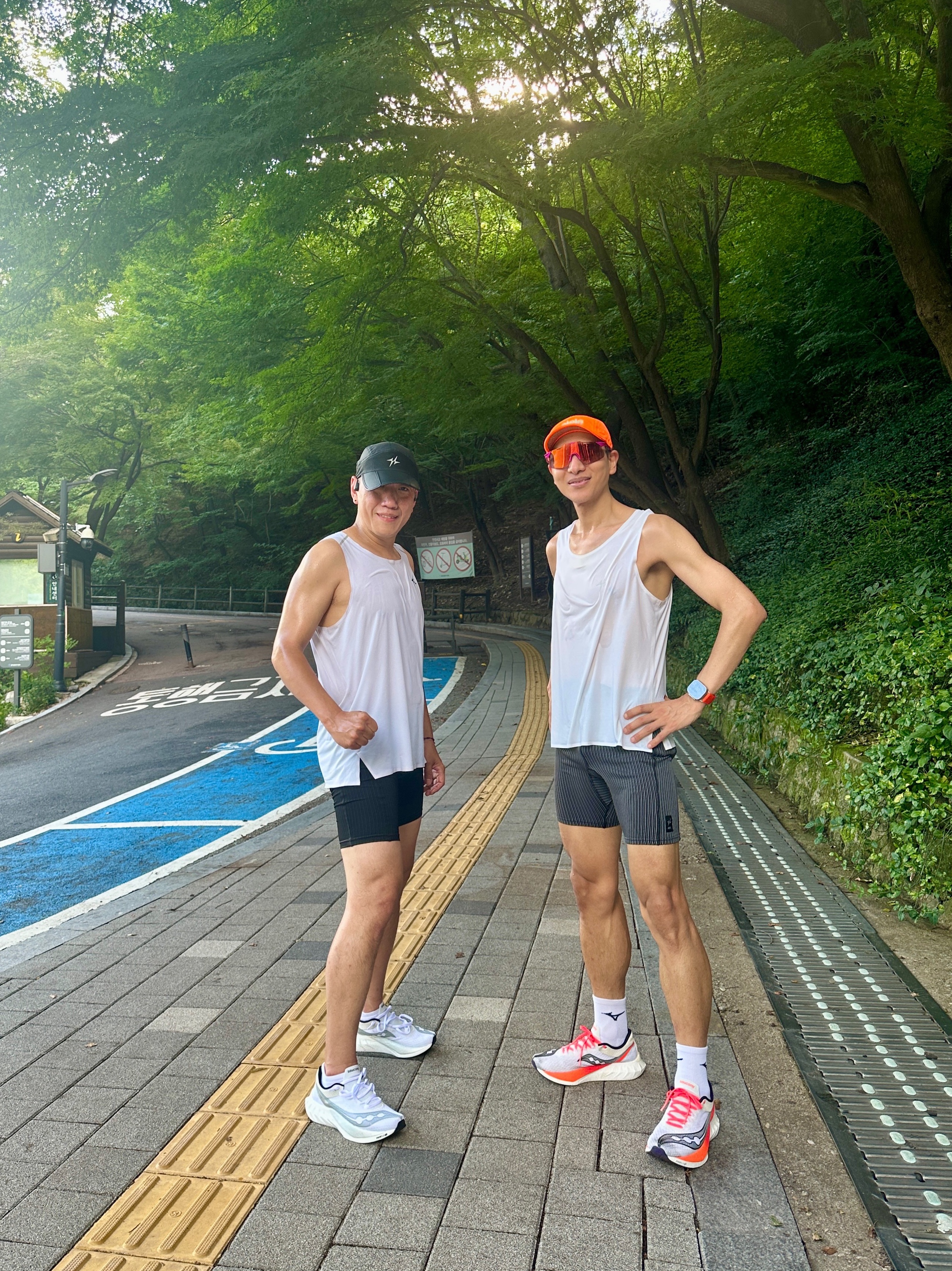 Saucony Endorphin Pro 4 White Silver, Saucony Endorphin Pro 4 White 착용 스타일 - 1