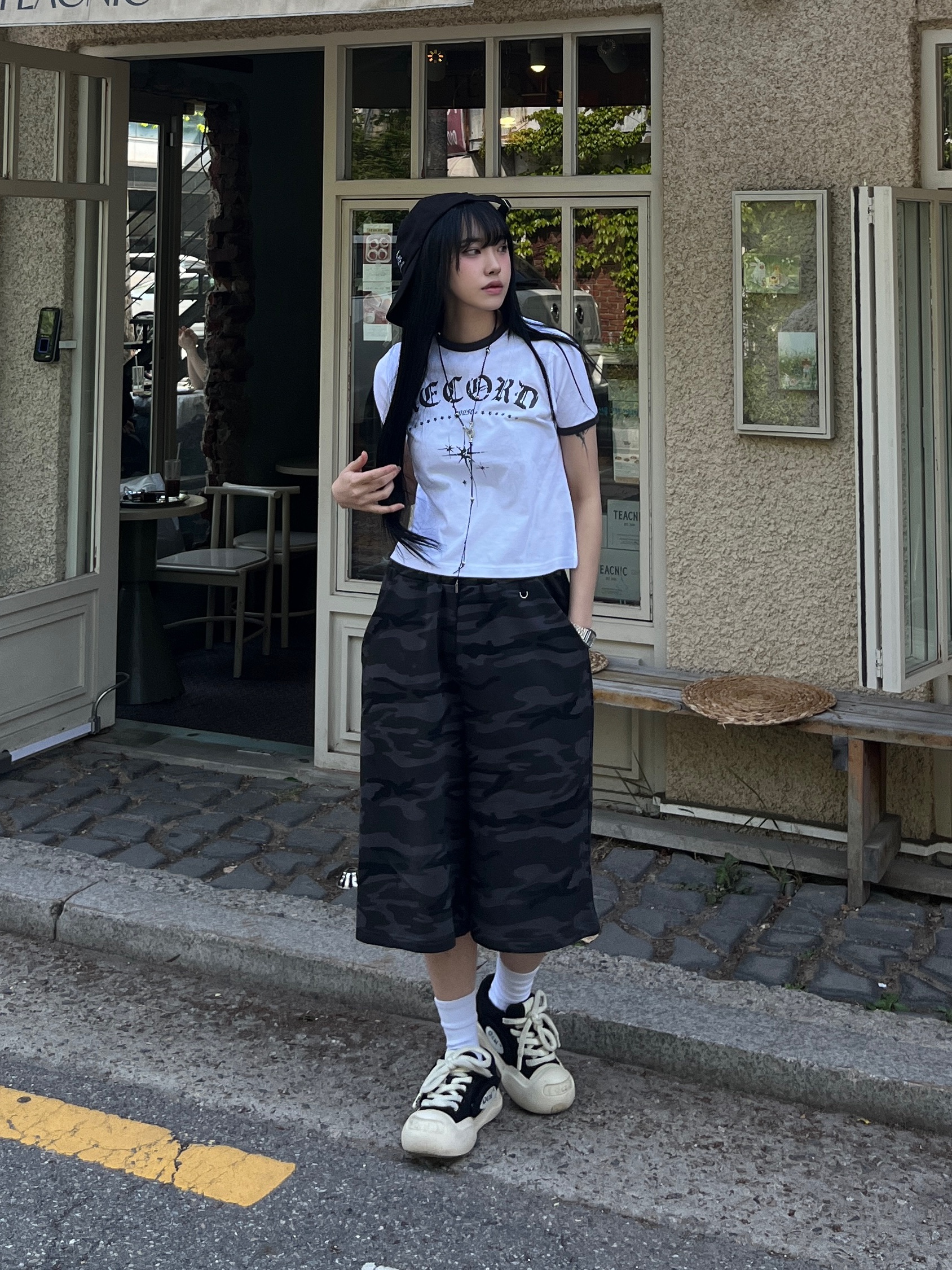 SLOW RECORD HOUSE Unisex RECORD Ringer Tee White, SLOW RECORD HOUSE 04 Bermuda Sweat Pants Camo Charcoal 착용 스타일 - 1