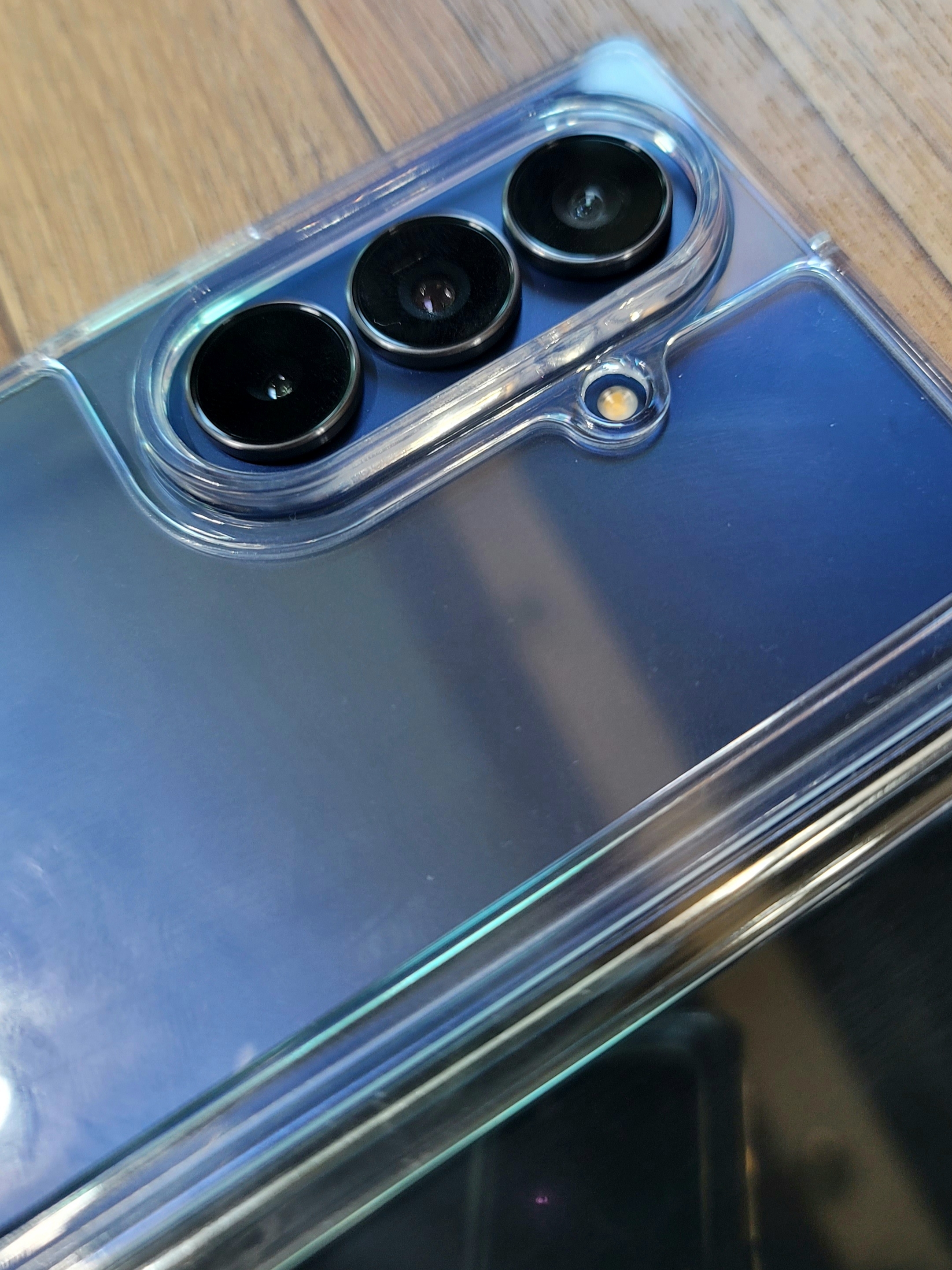 Samsung Galaxy Z Fold7 512GB Blue Shadow (Korean Ver.) 착용 스타일 - 1