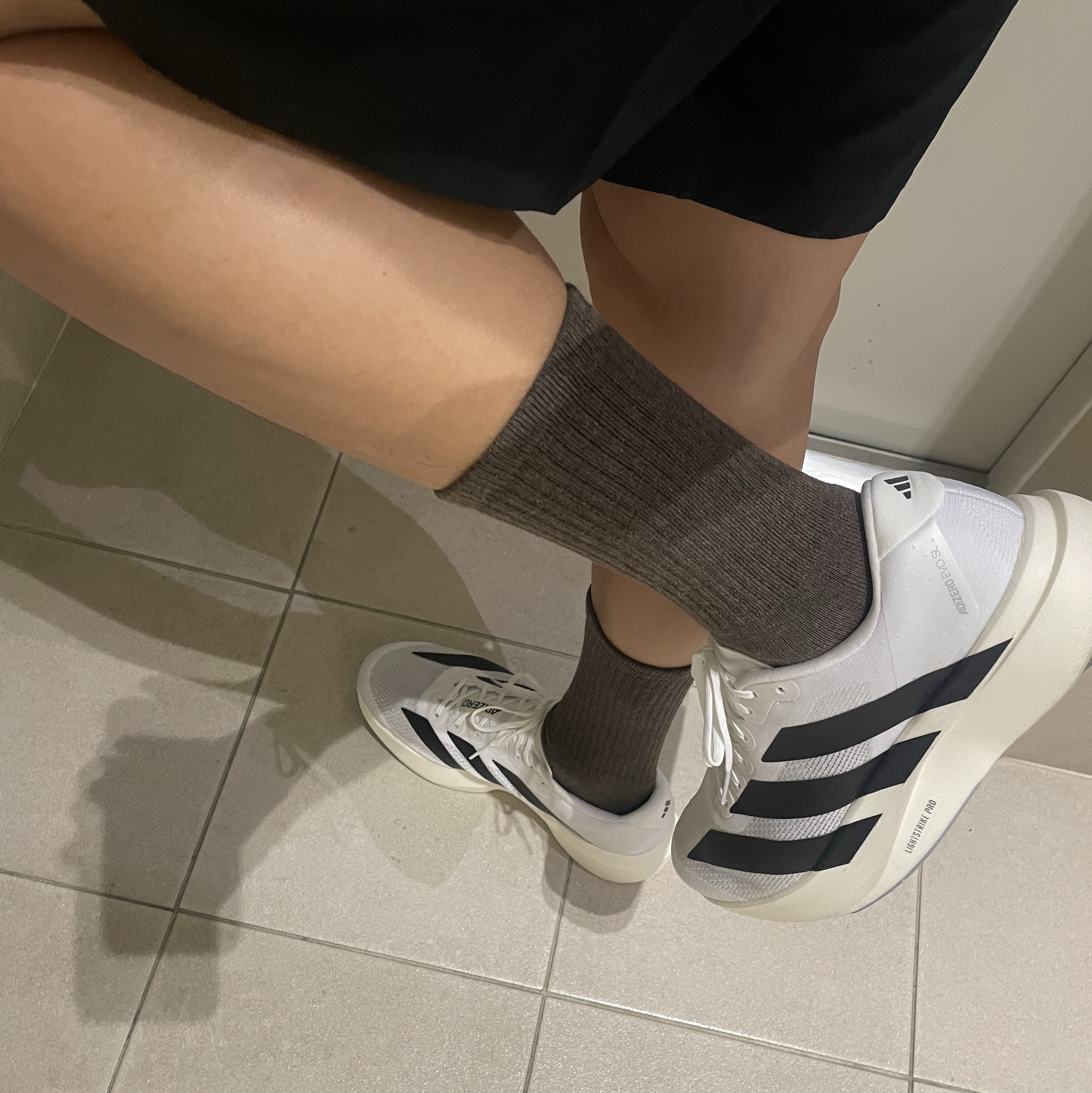 Adidas Adizero EVO SL Cloud White Core Black 착용 스타일 - 1