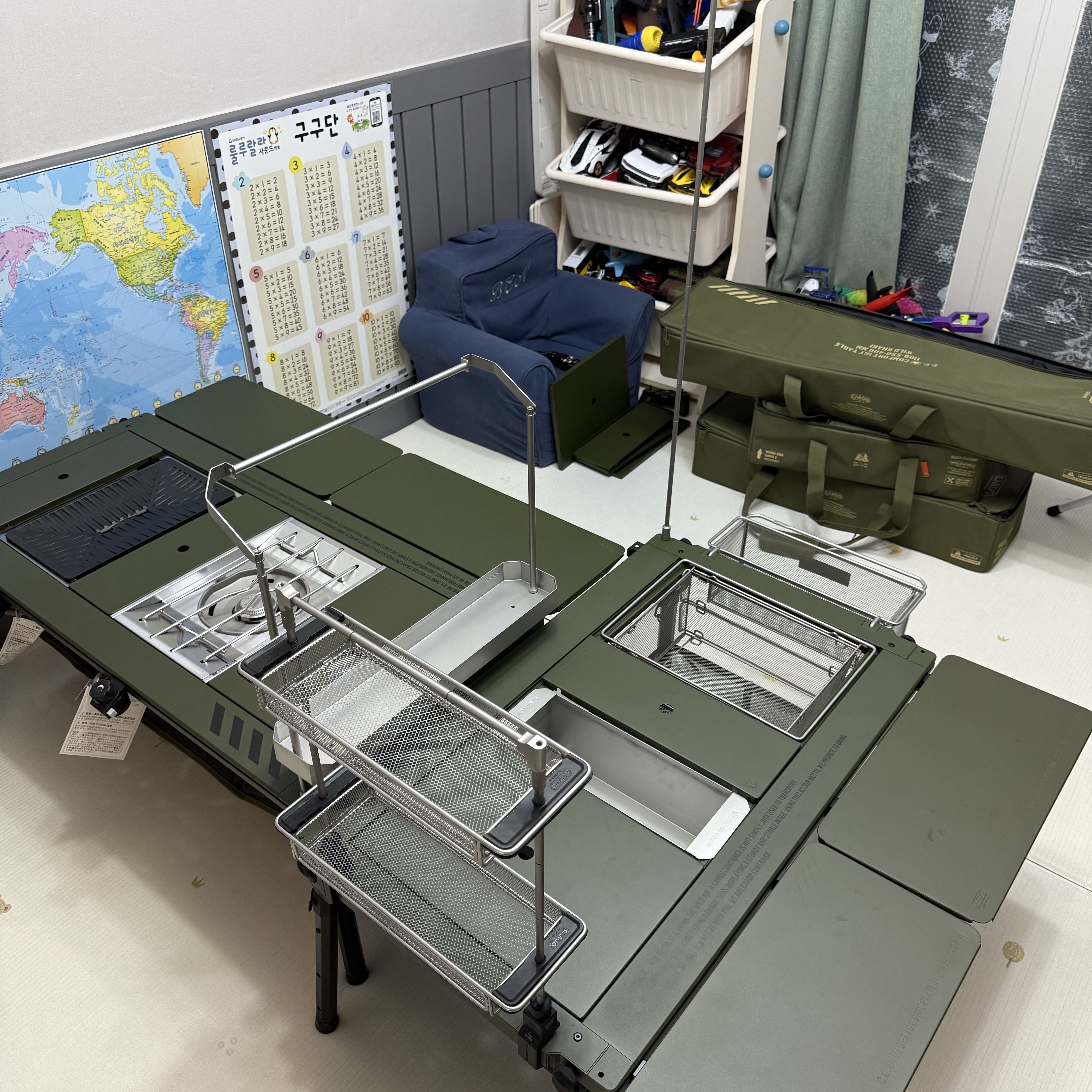 CARGO CONTAINER Comfort Igt Table Khaki 착용 스타일