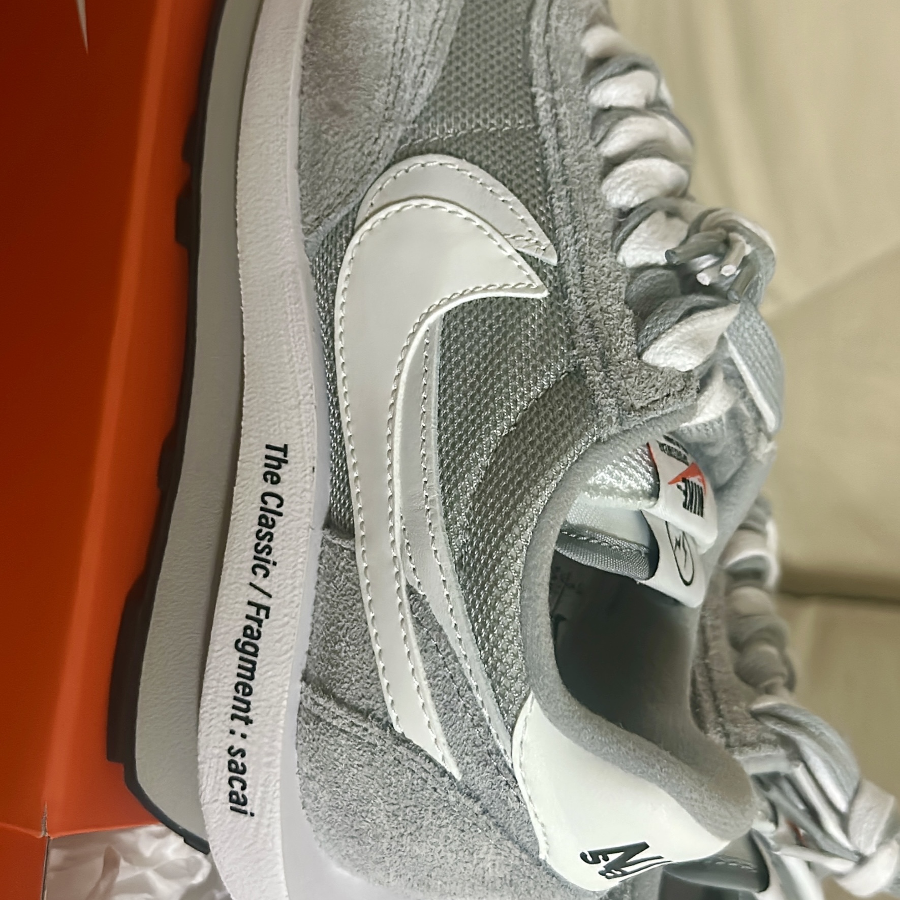 Nike x Sacai x Fragment LDWaffle Light Smoke Grey 착용 스타일 - 1