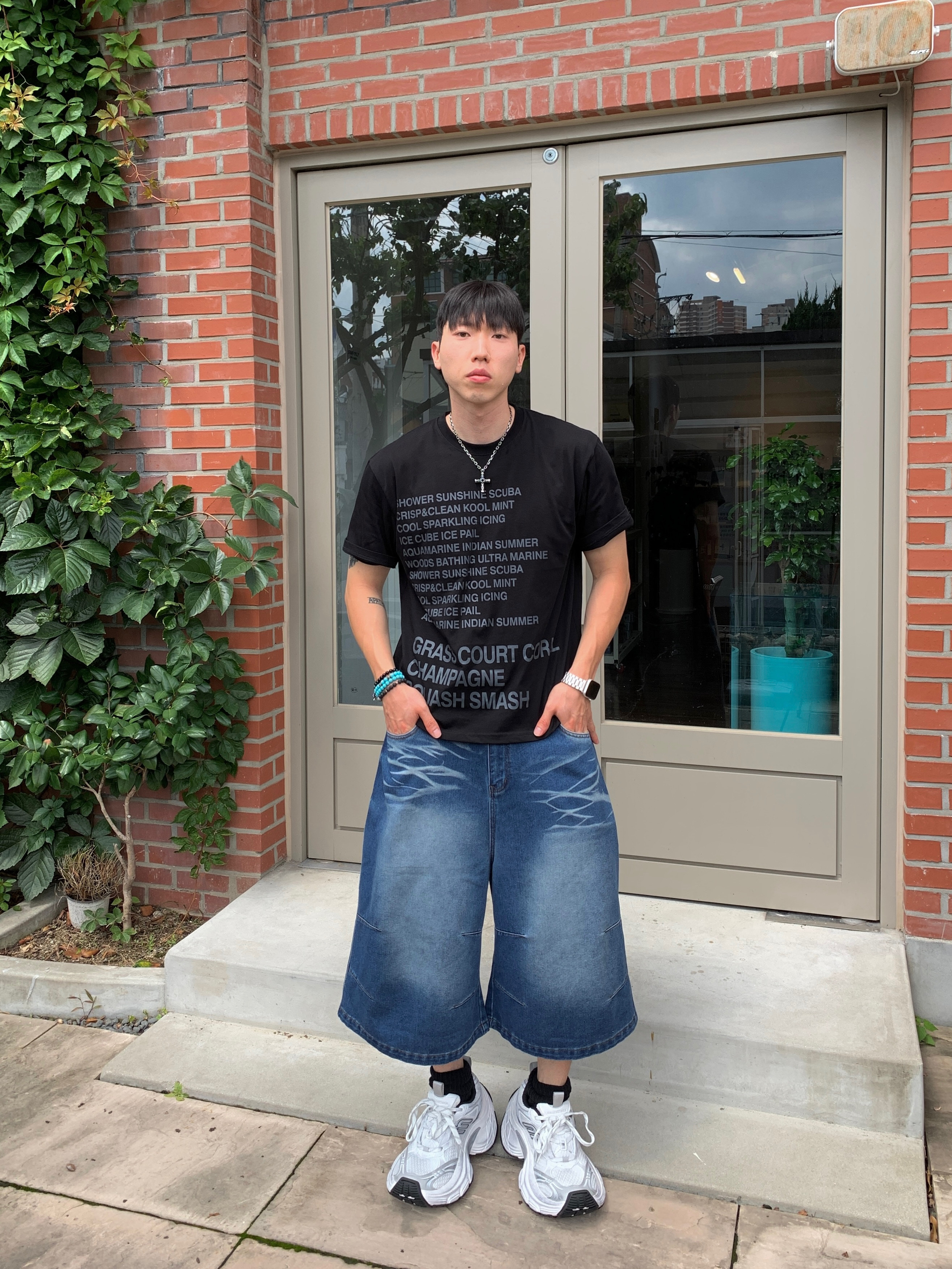Balenciaga 10XL Sneakers White Grey Silver Black 착용 스타일