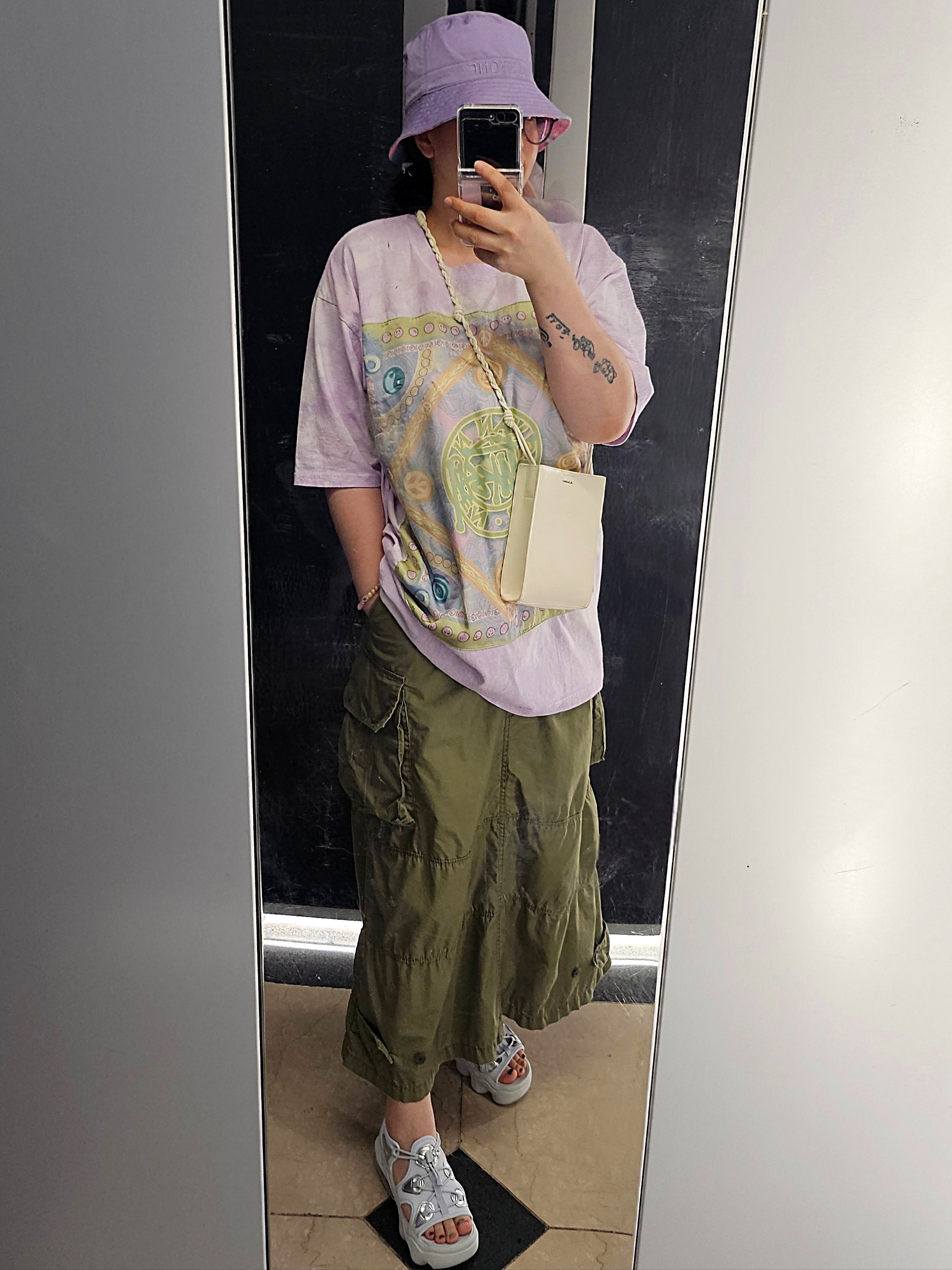 Stussy x Dries Van Noten Bandana T-Shirt Lilac, Jil Sander Tangle Small Natural 착용 스타일