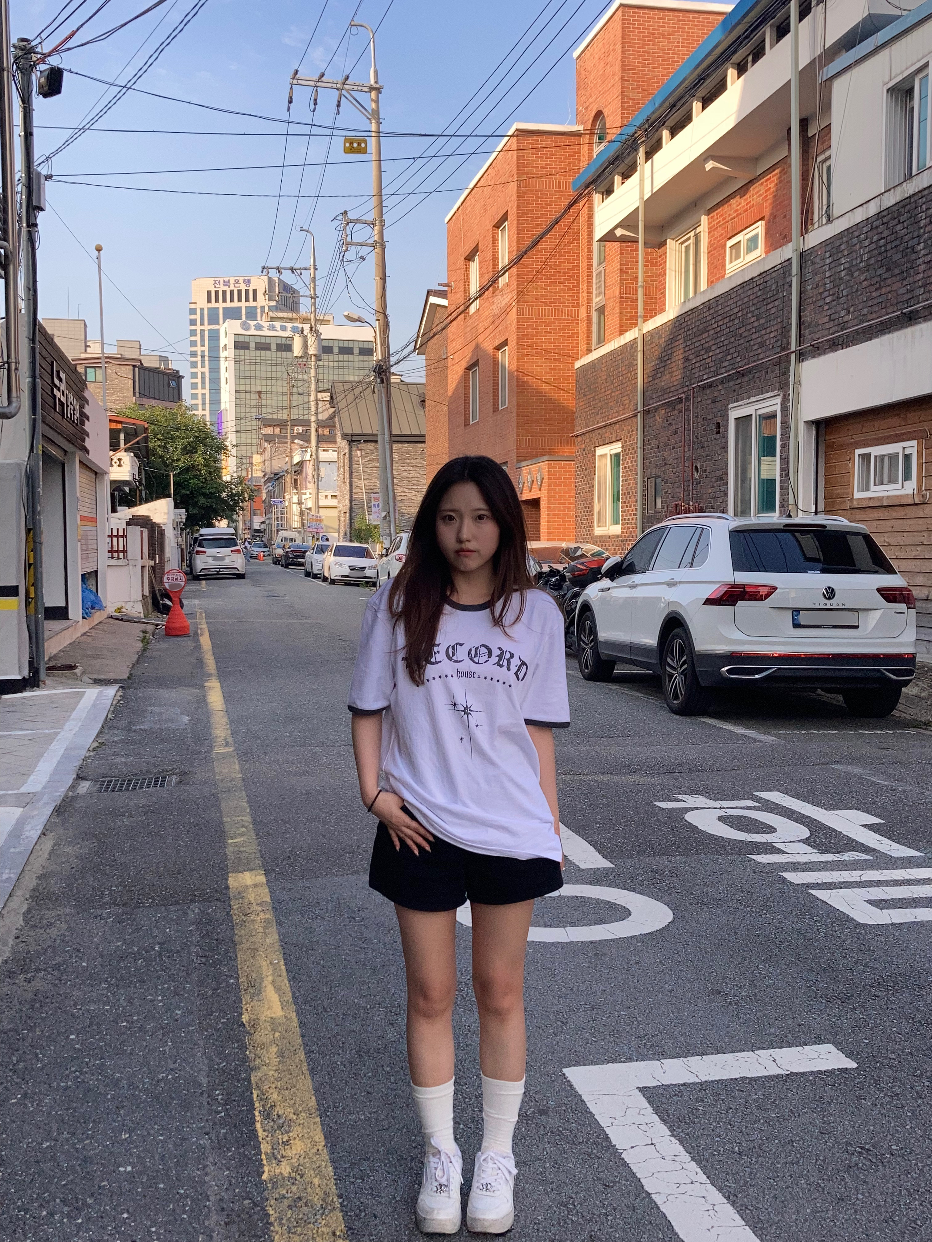 SLOW RECORD HOUSE Unisex RECORD Ringer Tee White 착용 스타일 - 8