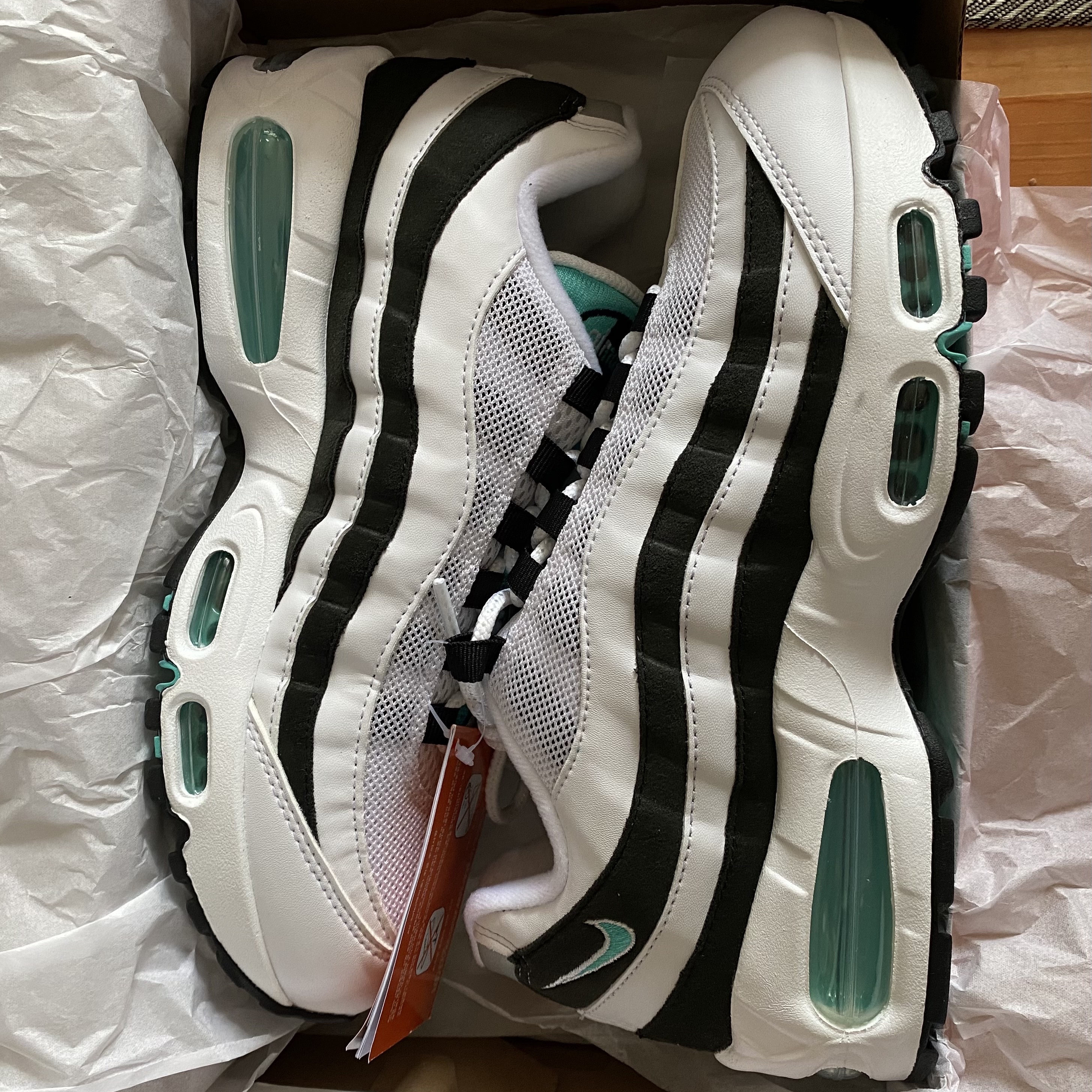 Nike Air Max 95 OG White and Black 착용 스타일 - 1