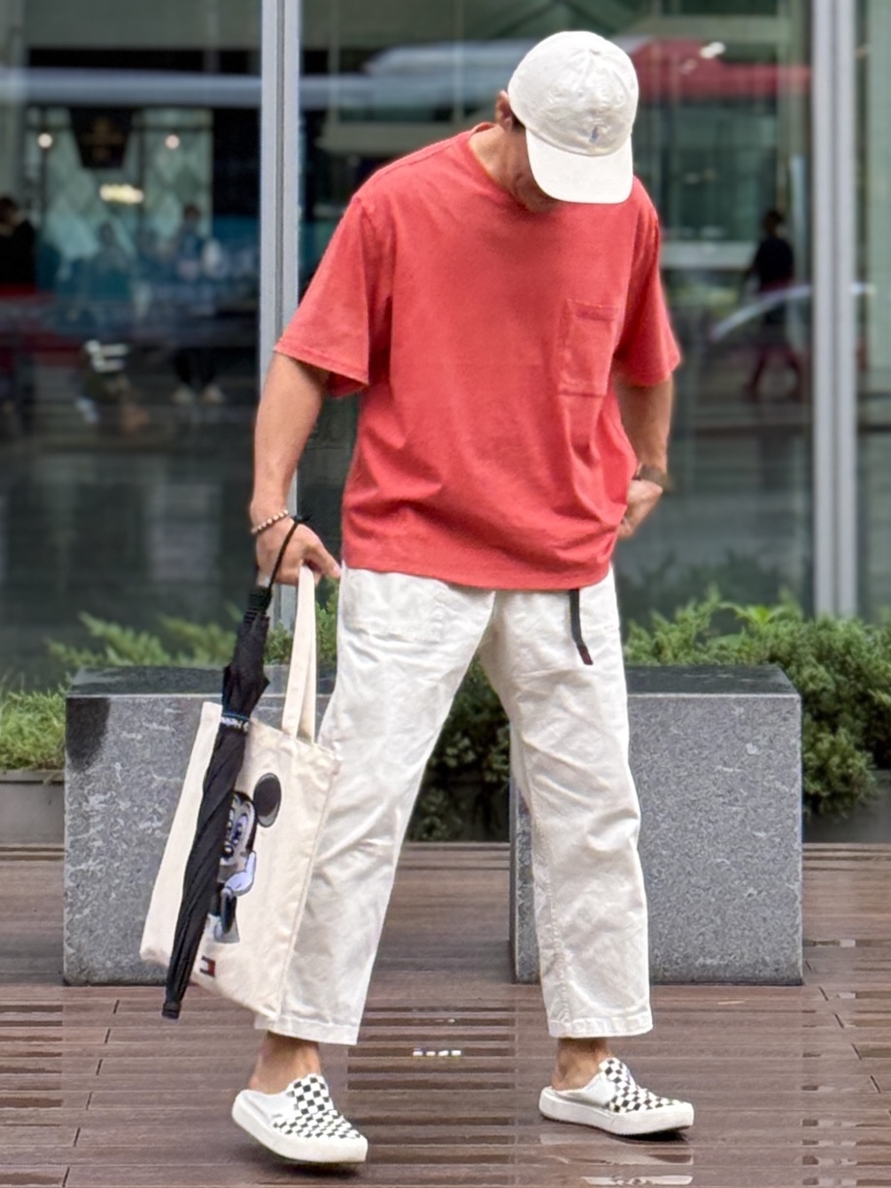 Vans Checkerboard Comfycush One Marshmallow, Gramicci Loose Tapered Pants Greige - US Sizing 착용 스타일 - 2