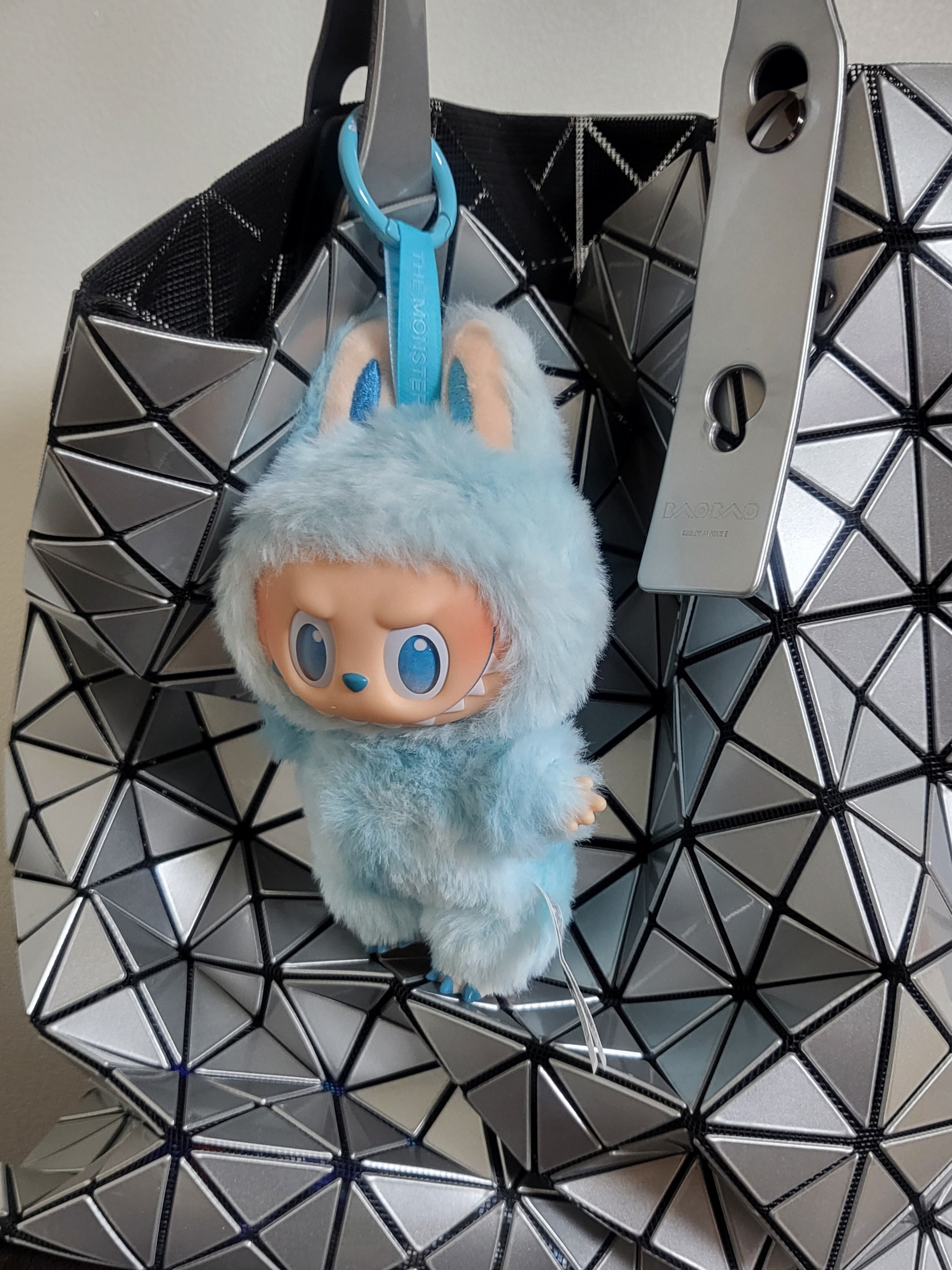 Pop Mart Labubu The Monsters Highlight Series Sealed Case (1 Blind Box) 착용 스타일