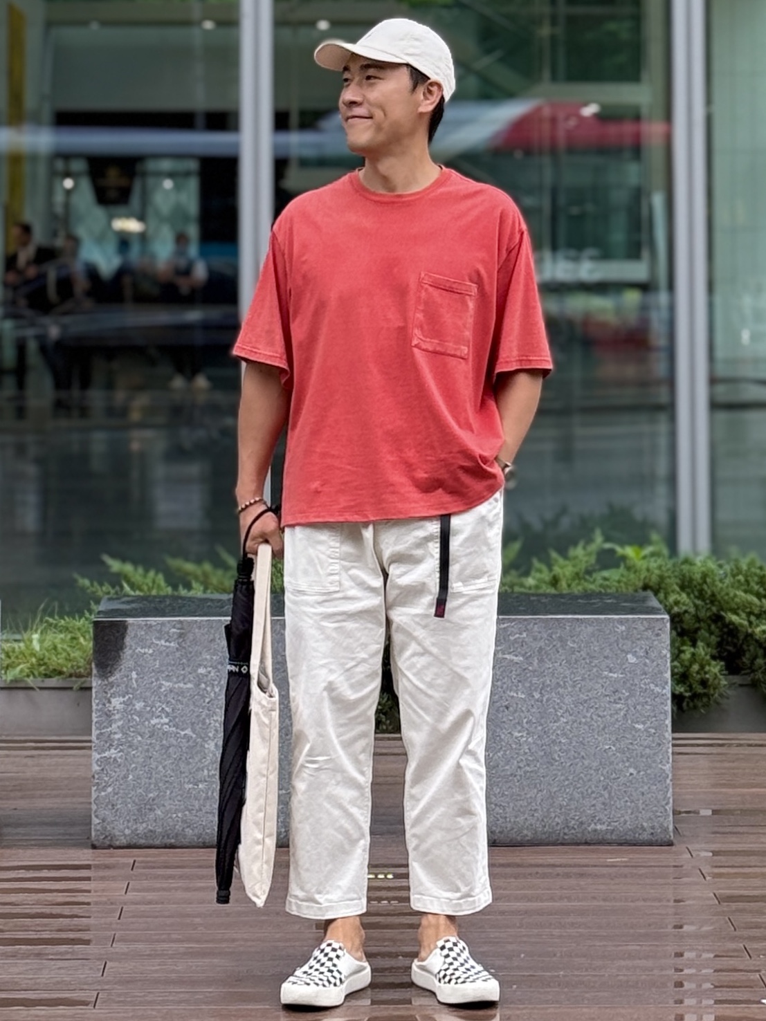 Vans Checkerboard Comfycush One Marshmallow, Gramicci Loose Tapered Pants Greige - US Sizing 착용 스타일 - 1