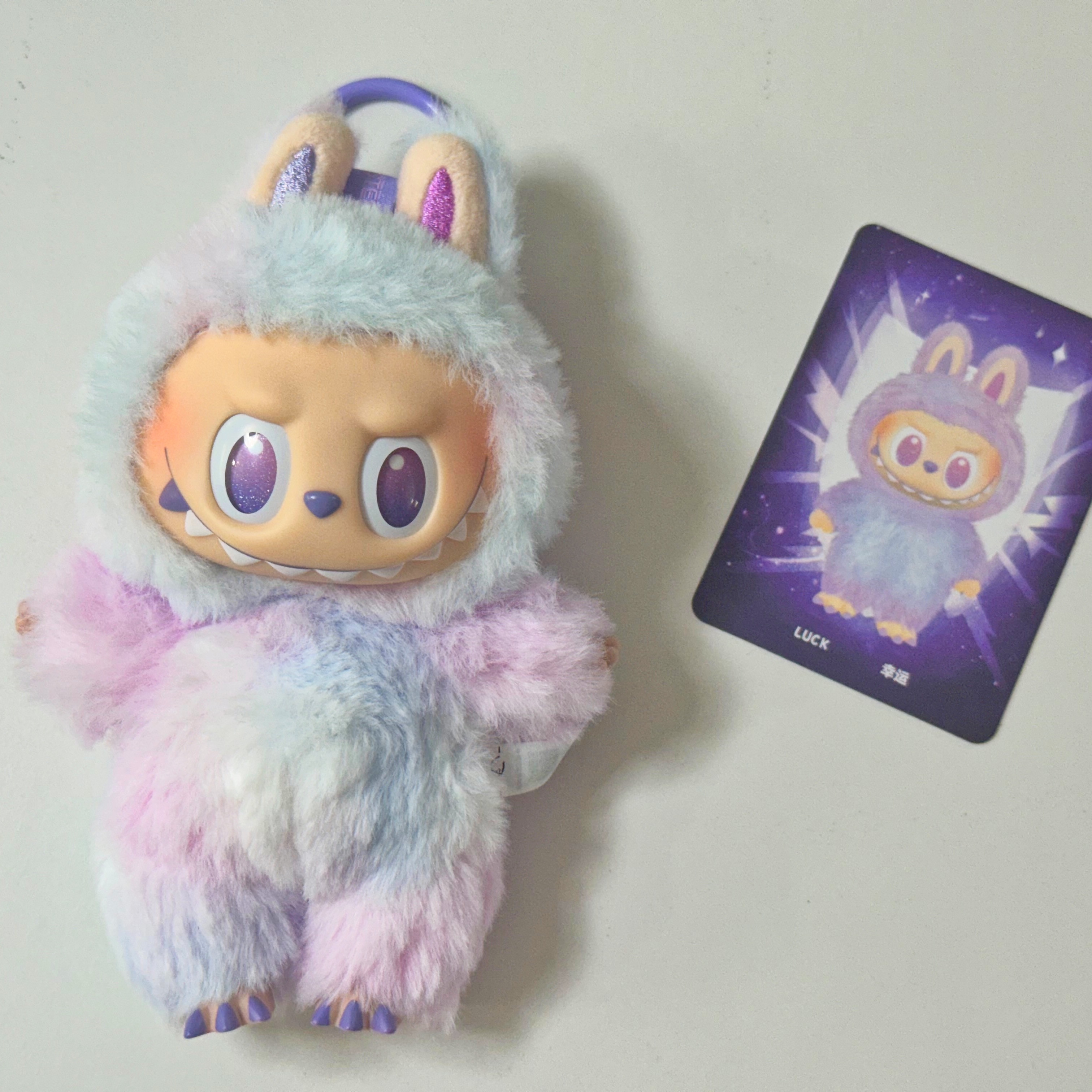 Pop Mart Labubu The Monsters Highlight Series Sealed Case (1 Blind Box) 착용 스타일