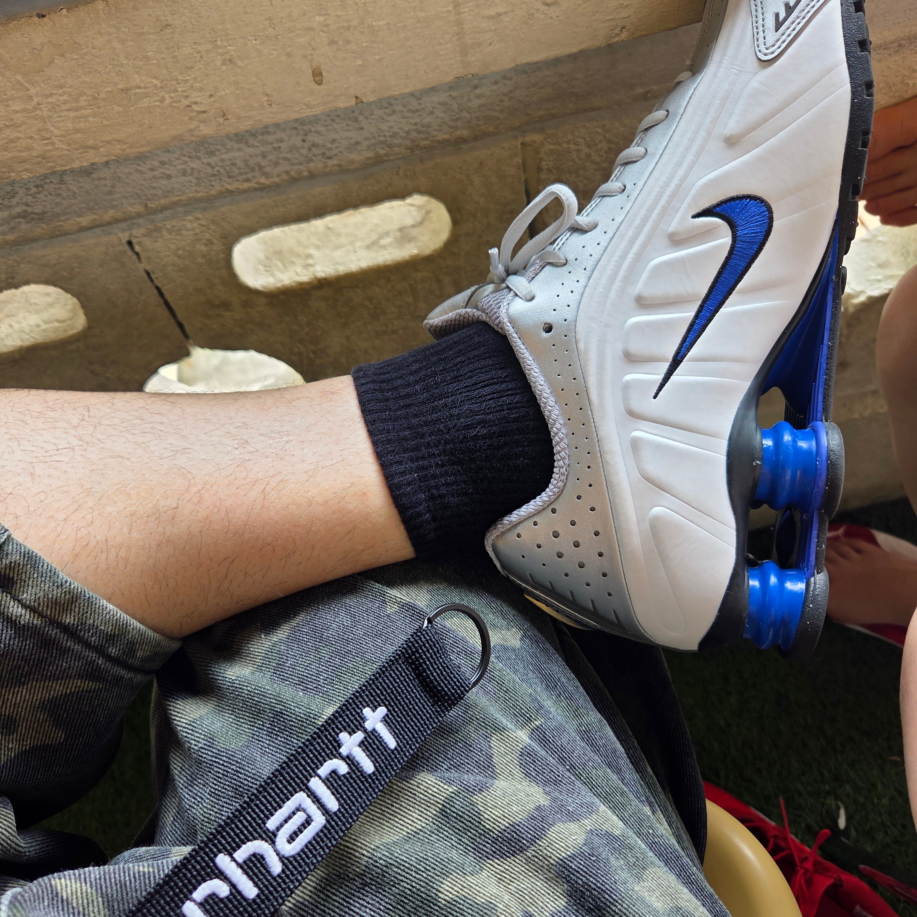 Nike Shox R4 White Racer Blue 착용 스타일