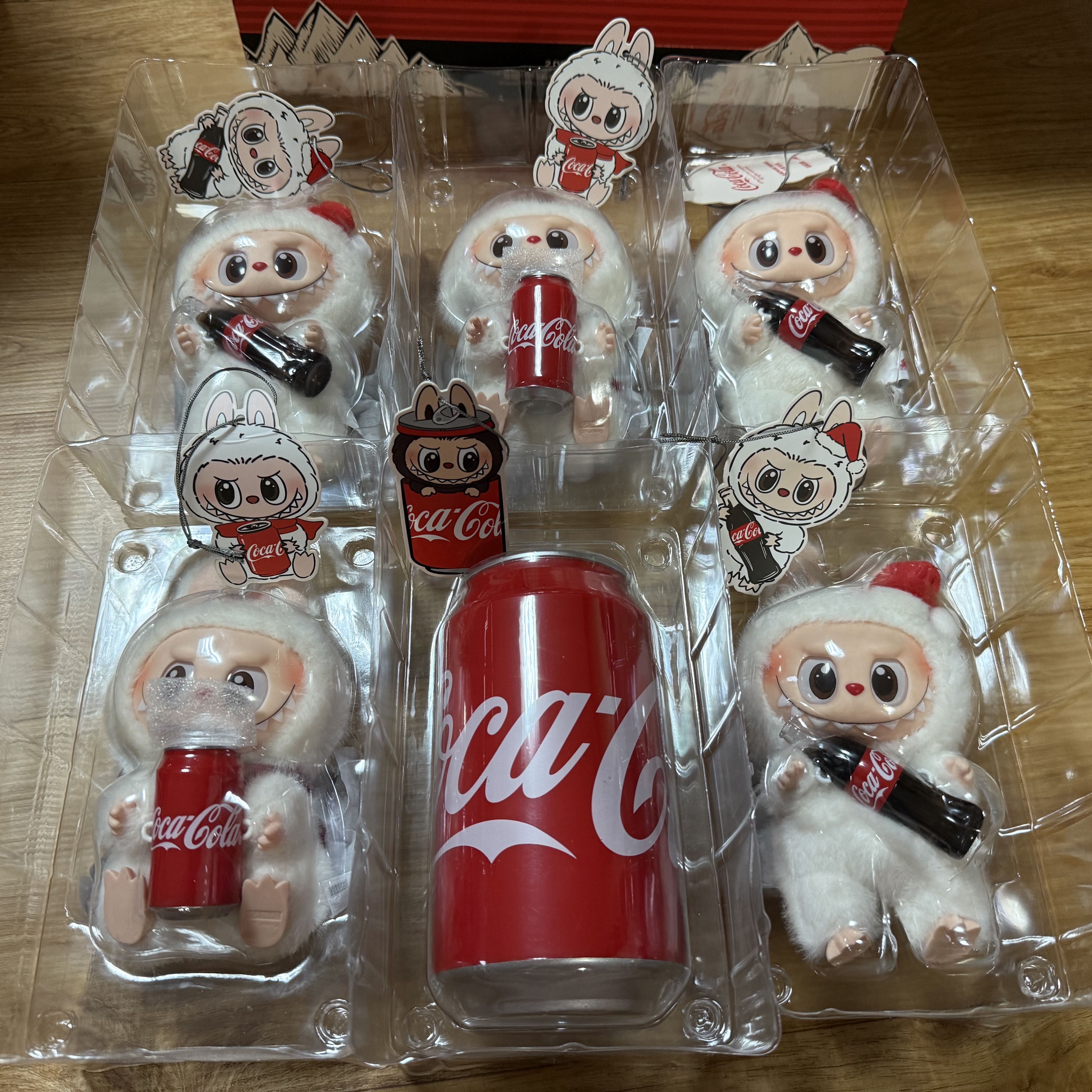 Pop Mart Labubu Coca Cola Series Surprise Shake Keyring (Opened Case) 착용 스타일