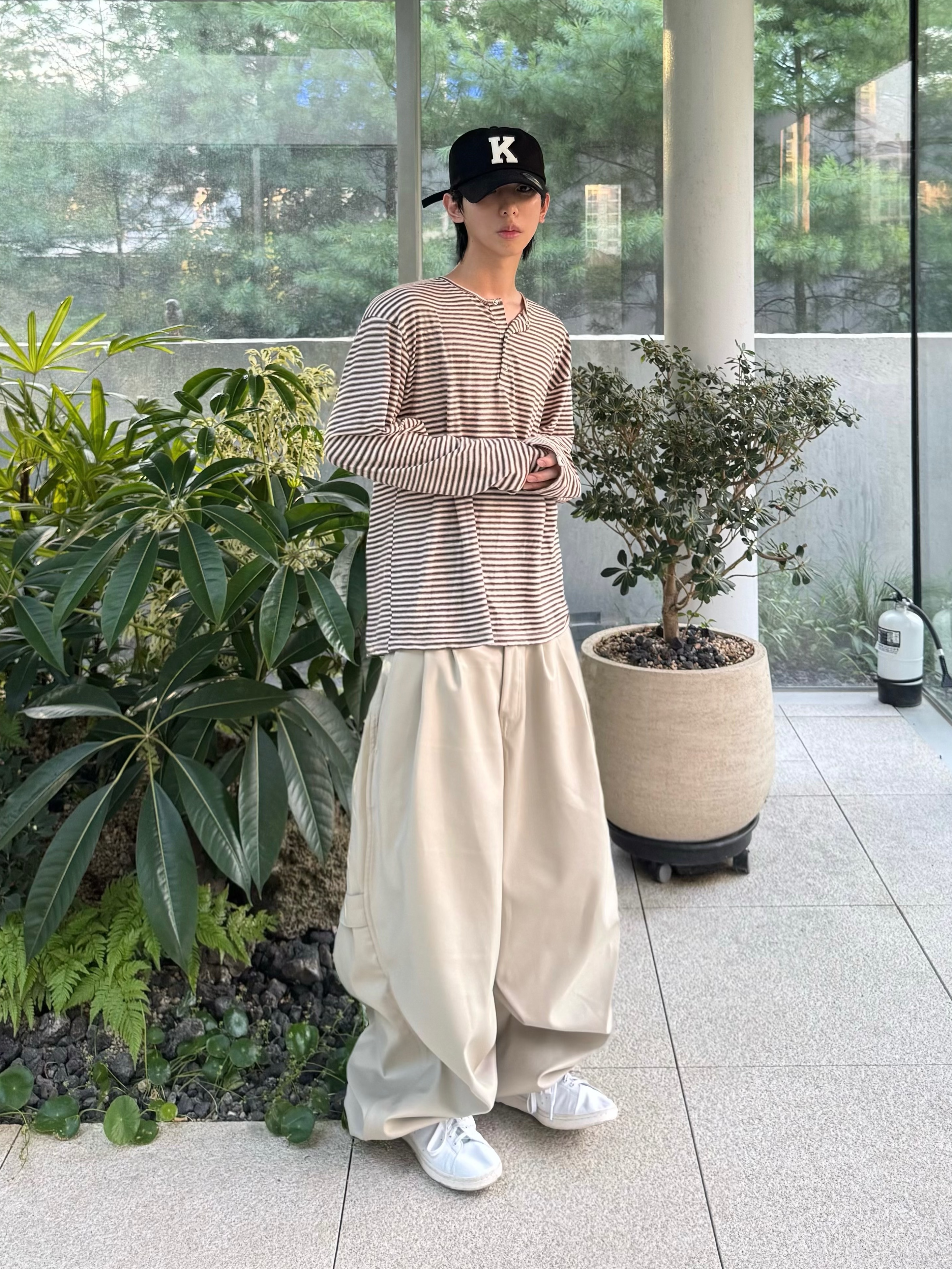 [KREAM 단독] Kamien x KOIN SEOUL K Logo Ball Cap Black, [예약 배송] Kamien x KOIN SEOUL 247 All Day Slacks Beige 착용 스타일 - 1