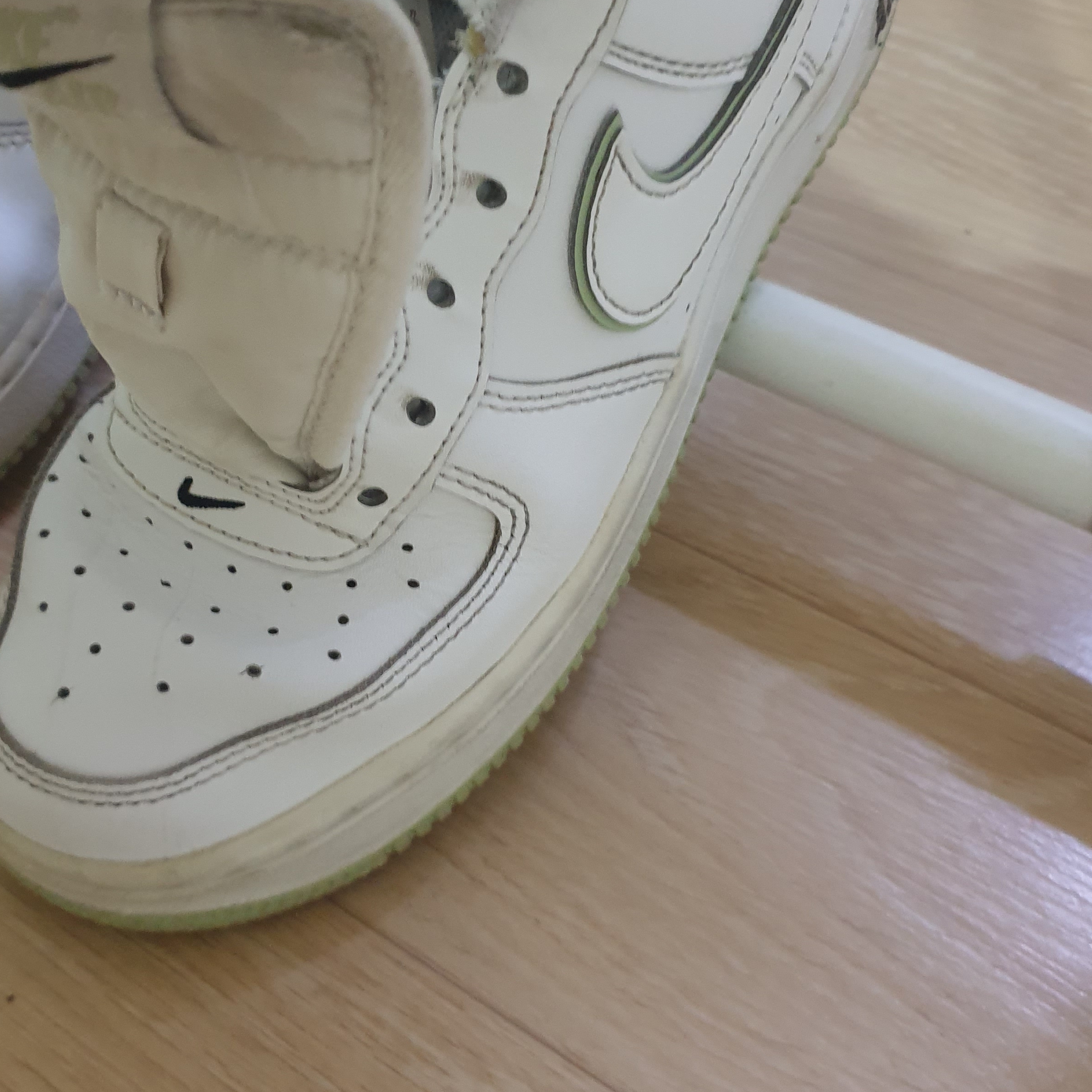 (GS) Nike Air Force 1 White Honeydew 착용 스타일